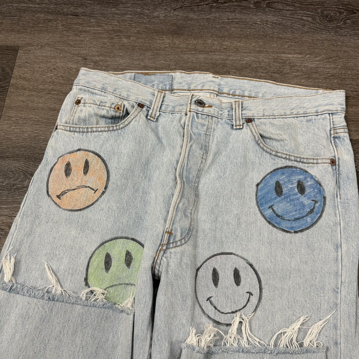 Levi's × Vintage Vintage 80s Levi’s 501 button fly smiley face custom jeans Size US 34 / EU 50 - 3 Thumbnail