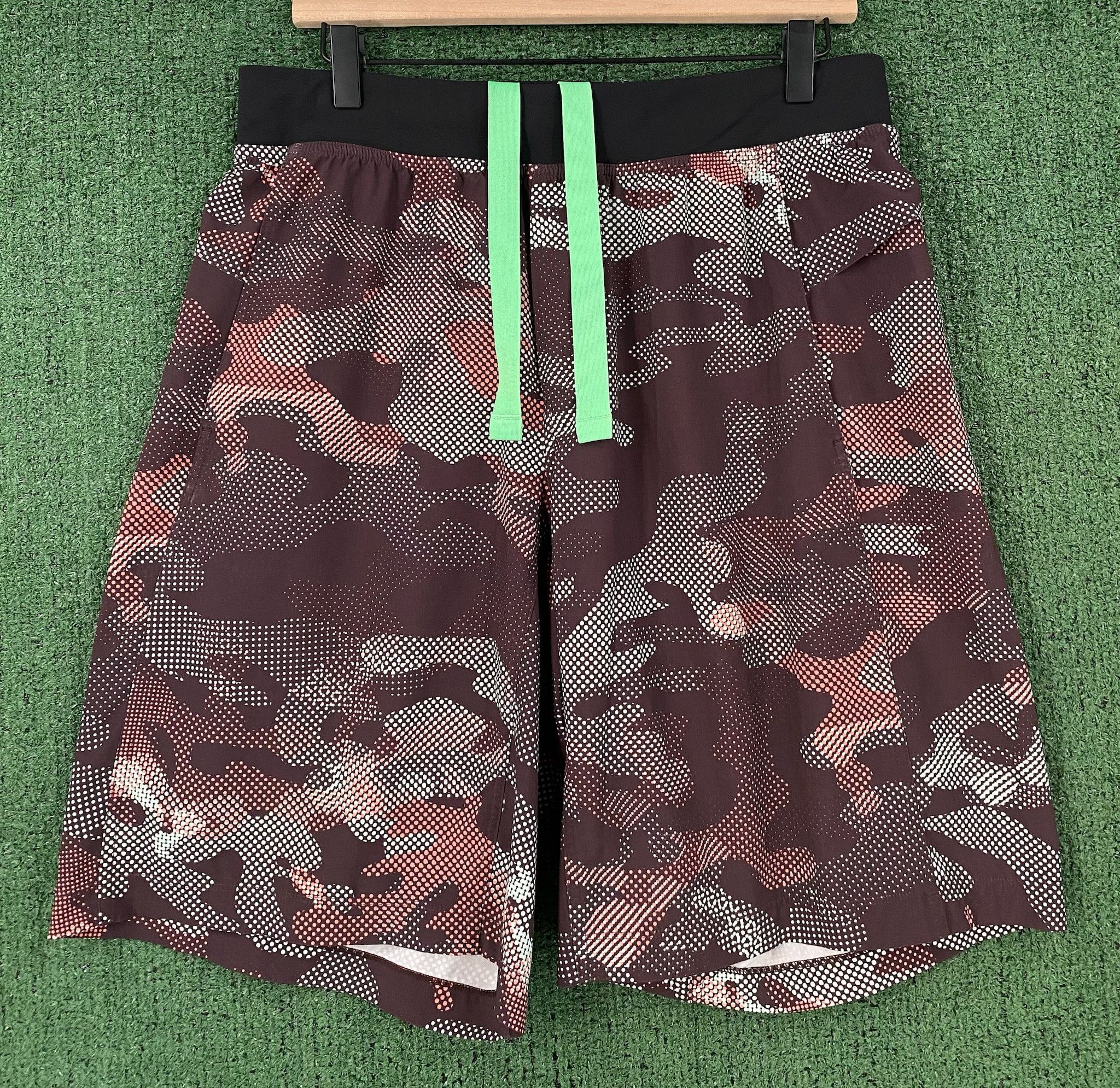 Lululemon Lululemon T.H.E. Short Dot Colorful Camo Shorts Large Size US 36 / EU 52 - 1 Thumbnail