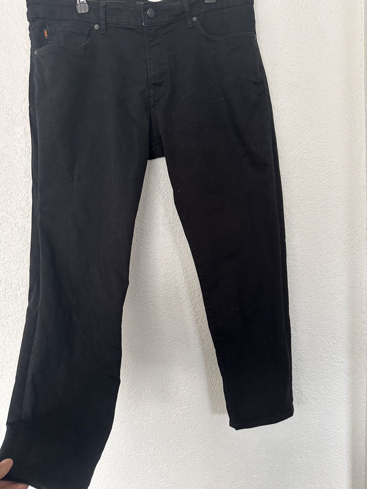Hugo Boss Hugo Boss RE.MAINE Regular Fit Stay-Black Jeans – 38/30 Size US 38 / EU 54 - 1 Thumbnail