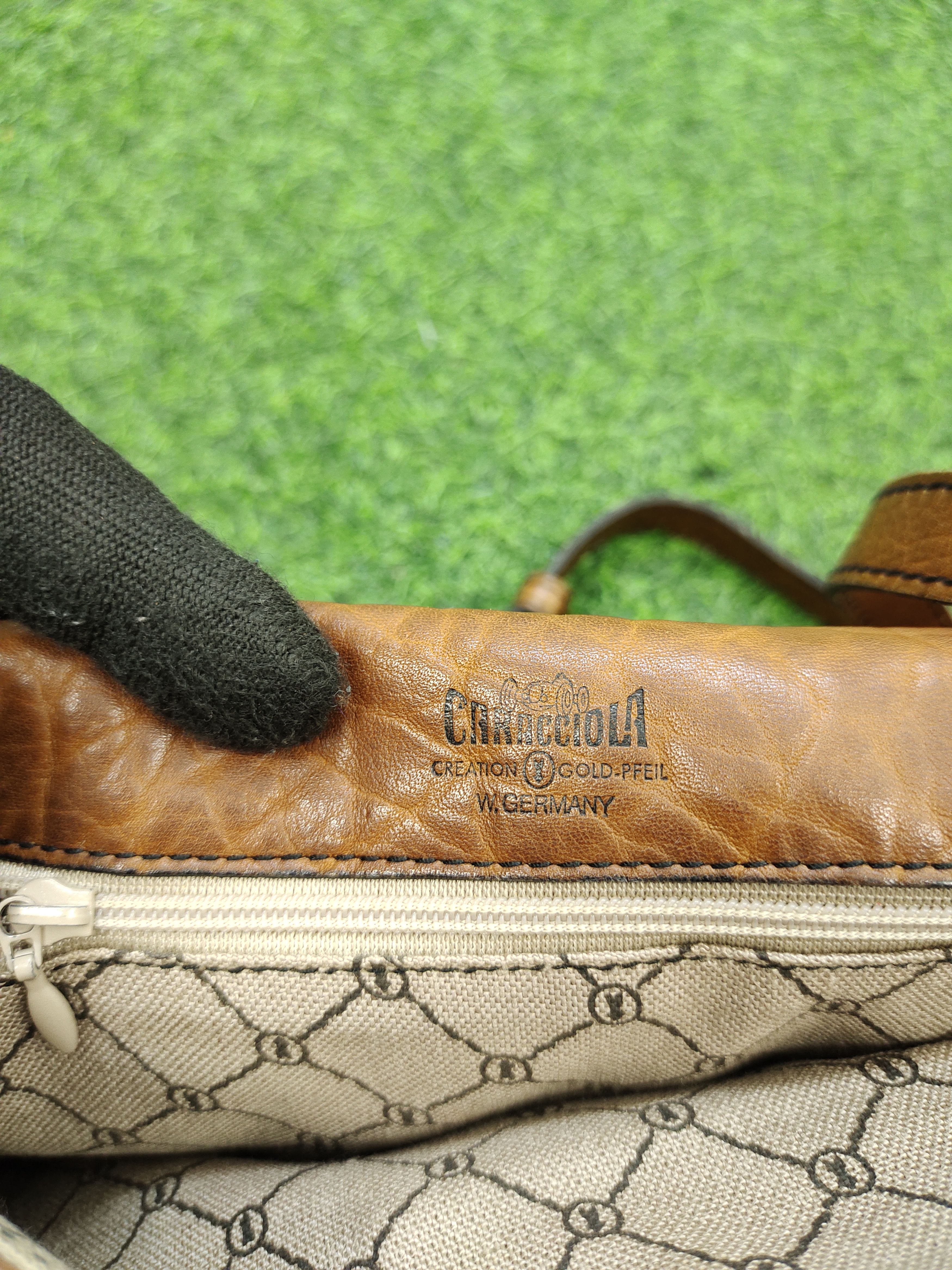 Leather Vintage 70s Caracciola Patina Leather Sling Bag Size ONE SIZE - 11 Thumbnail