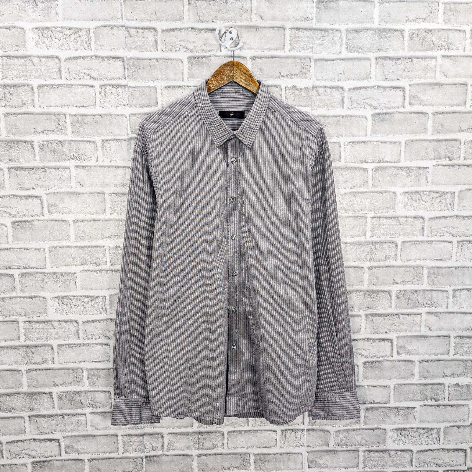 Ermenegildo Zegna Z Zegna City Fit Button up Shirt in Gray textured striped Size US L / EU 52-54 / 3 - 1 Thumbnail