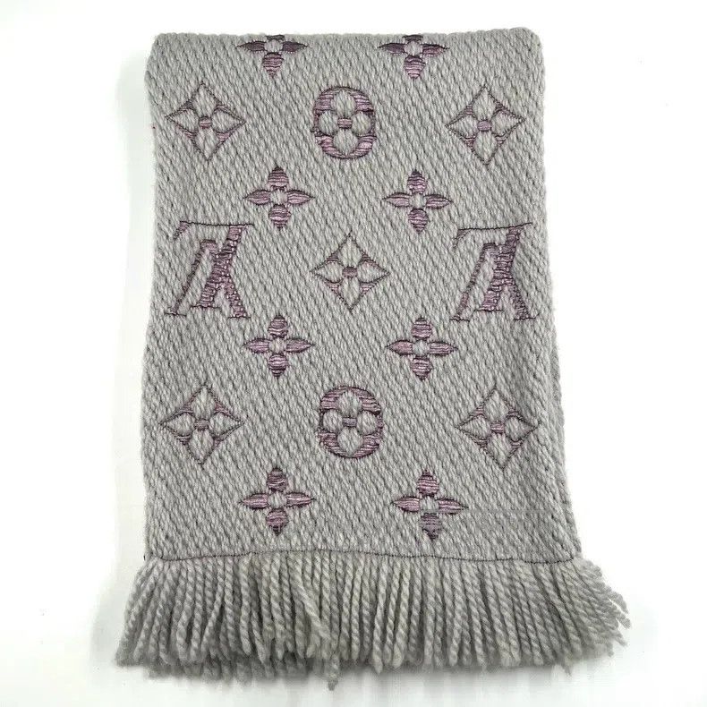 Louis Vuitton Louis Vuitton Silver pink presbyopic full logo wool scarf Size ONE SIZE - 3 Thumbnail