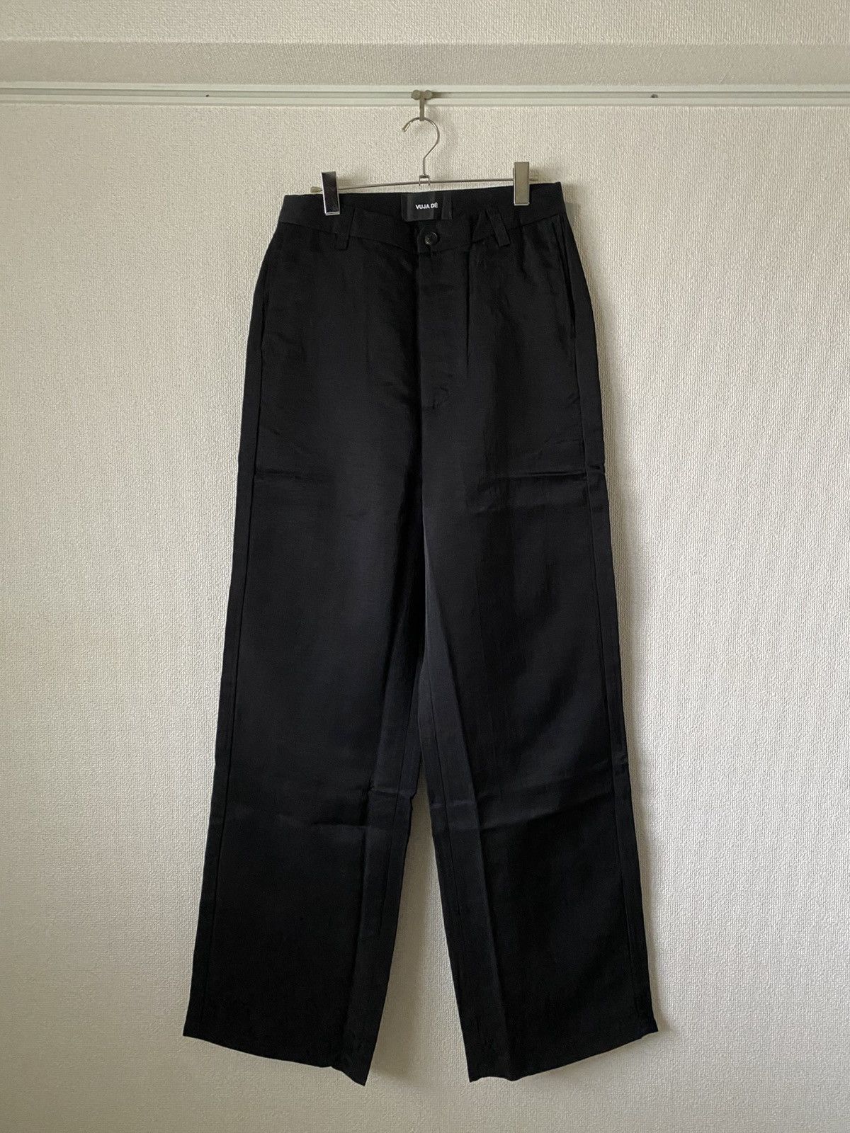 VUJA DÉ ISAAC TECH CHINO PANTS IN STEEL ISAAC TECH CHINO PANTS IN TAN – VUJA DÉ