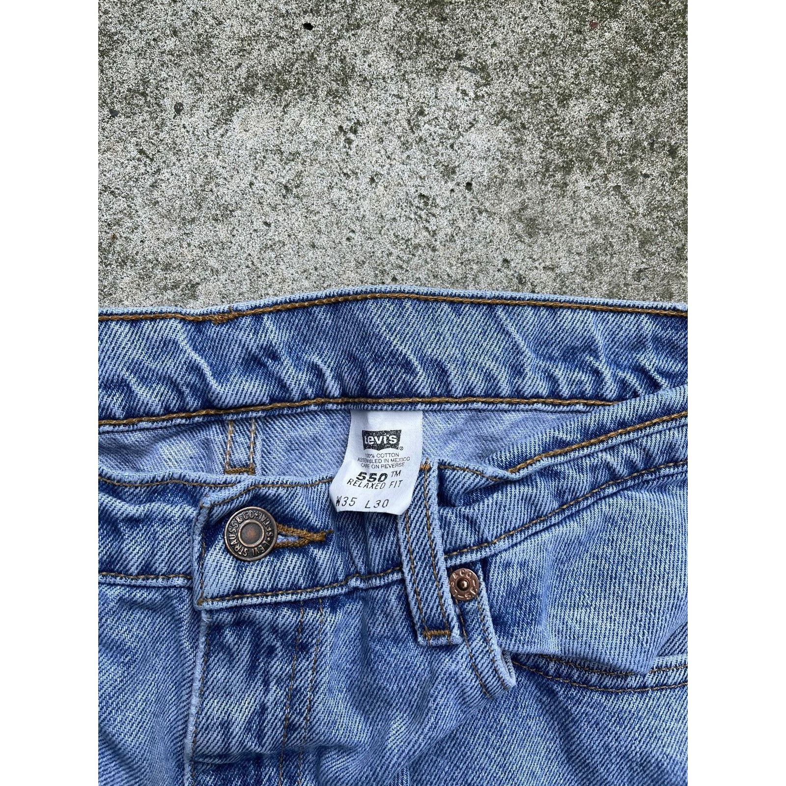 Levi's VINTAGE LEVI’S 550 LIGHT WASH DENIM JEANS Size US 35 - 3 Thumbnail