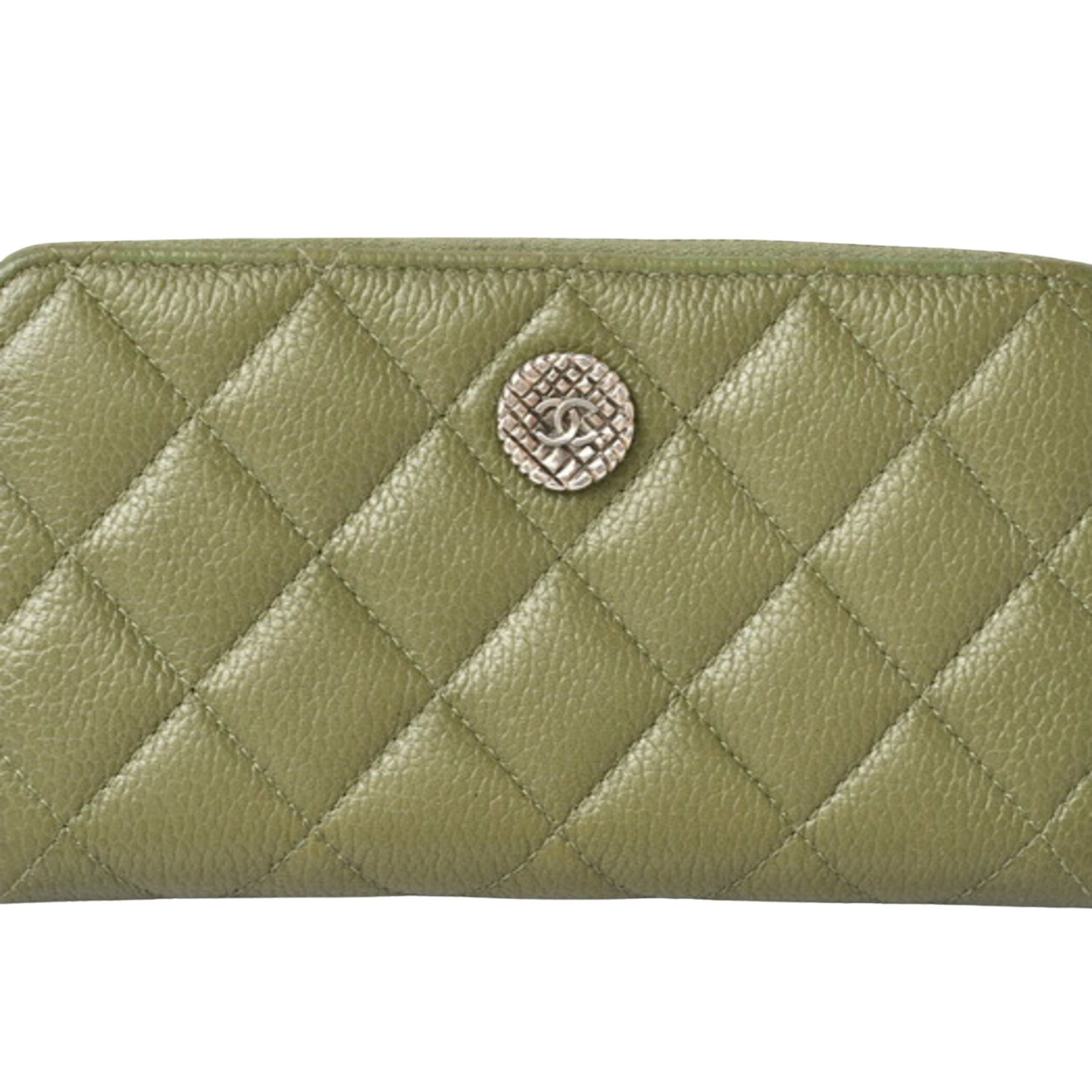 image of Chanel Matelassé Wallet in Green, Women's