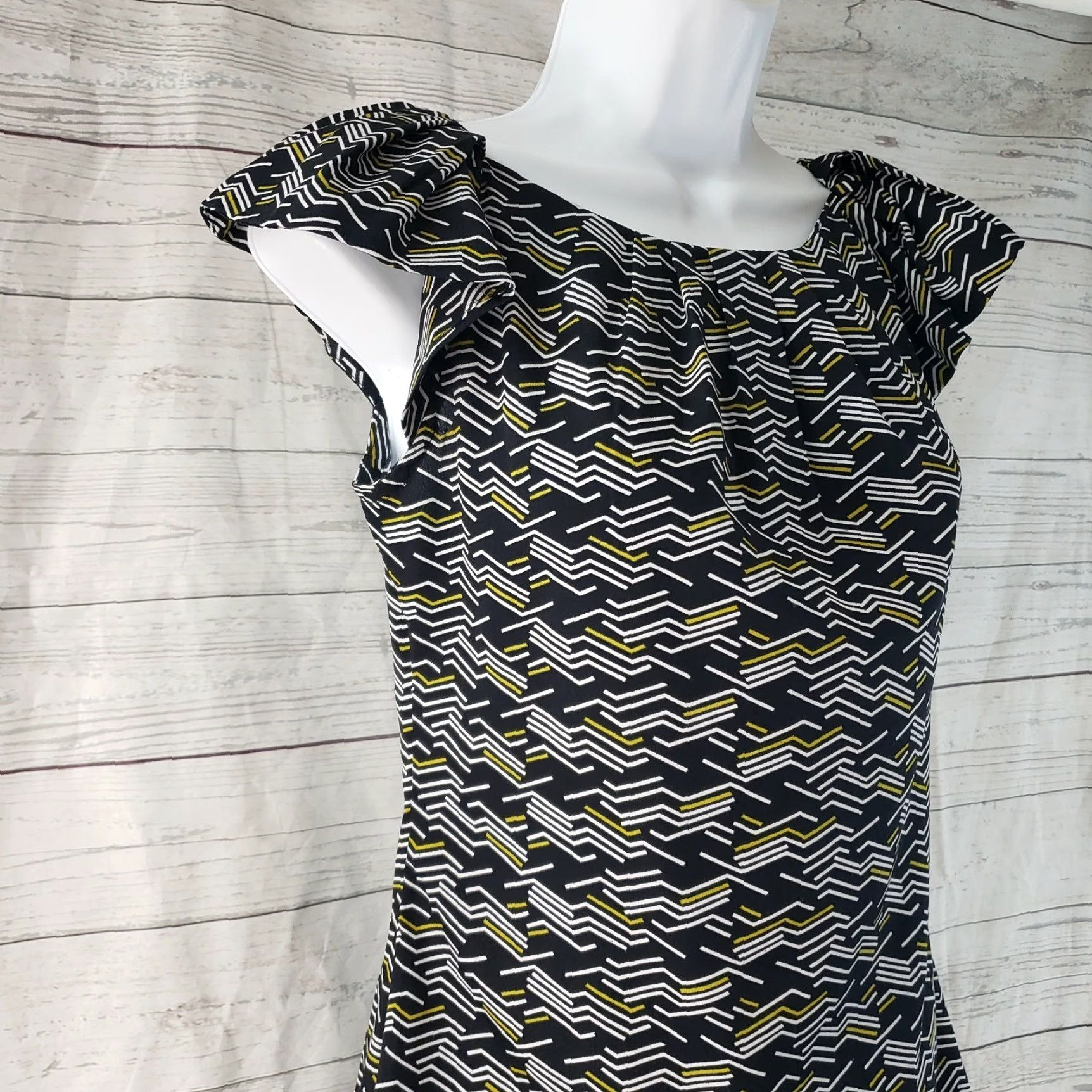 Banana Republic Banana Republic Womens Blouse Sz P2XS Black White Cap Sleeve Shirt Petite Womens Geometric Pattern 100% Polyester Cap Sleeve Round Neck Vintage: No Size XXS / US 00 / IT 34 - 3 Thumbnail