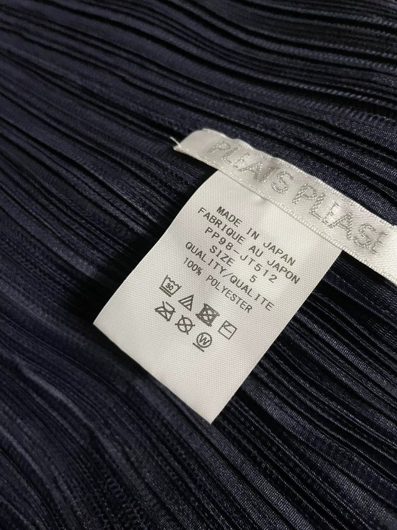 Pleats Please Issey Miyake Issey Miyake Dark blue pleated short-sleeved shirt Size XXL / US 16-18 / IT 52-54 - 3 Thumbnail