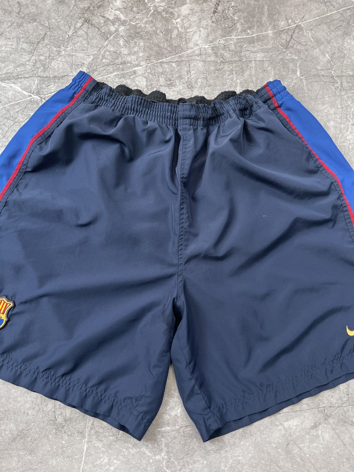 Nike Vintage Nike Fc Barcelona old school retro shorts Y2K Size US 36 / EU 52 - 4 Thumbnail