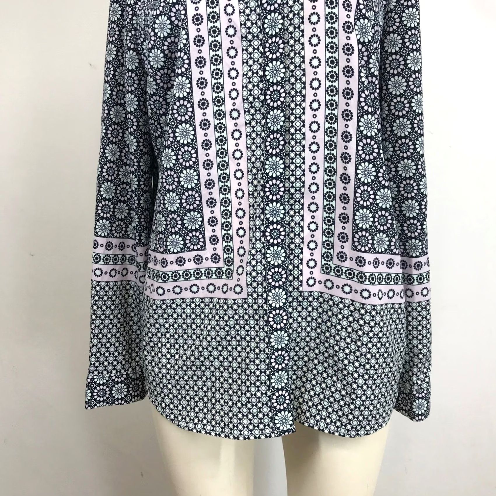 Talbots Talbots Womens Button-Up Shirt L Long Sleeve Geometric Floral Print Collared Button-Down Blue Spring Fall Casual Workwear Mens Womens Girls Boys Size L / US 10 / IT 46 - 3 Thumbnail