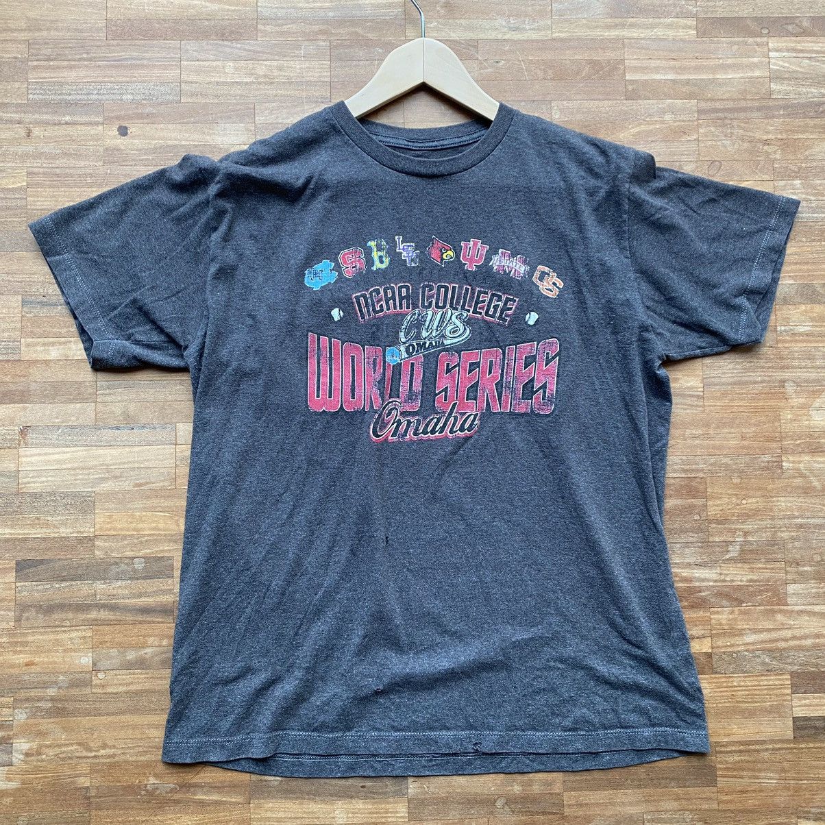 Vintage College NCAA World Series T Shirt Size US L / EU 52-54 / 3 - 2 Thumbnail