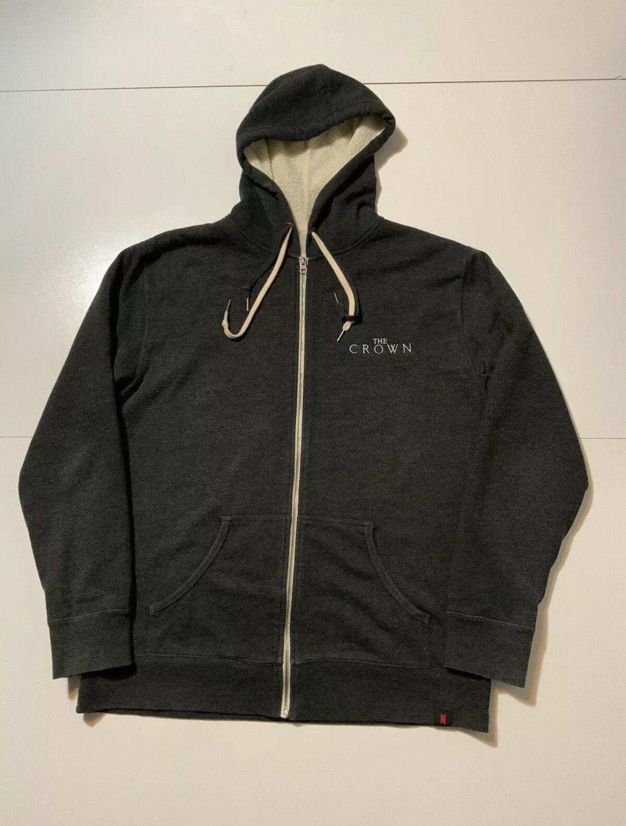 Other Netflix The Crown Sherpa Fleece Line Historical Drama Hoodie Size US L / EU 52-54 / 3 - 1 Thumbnail