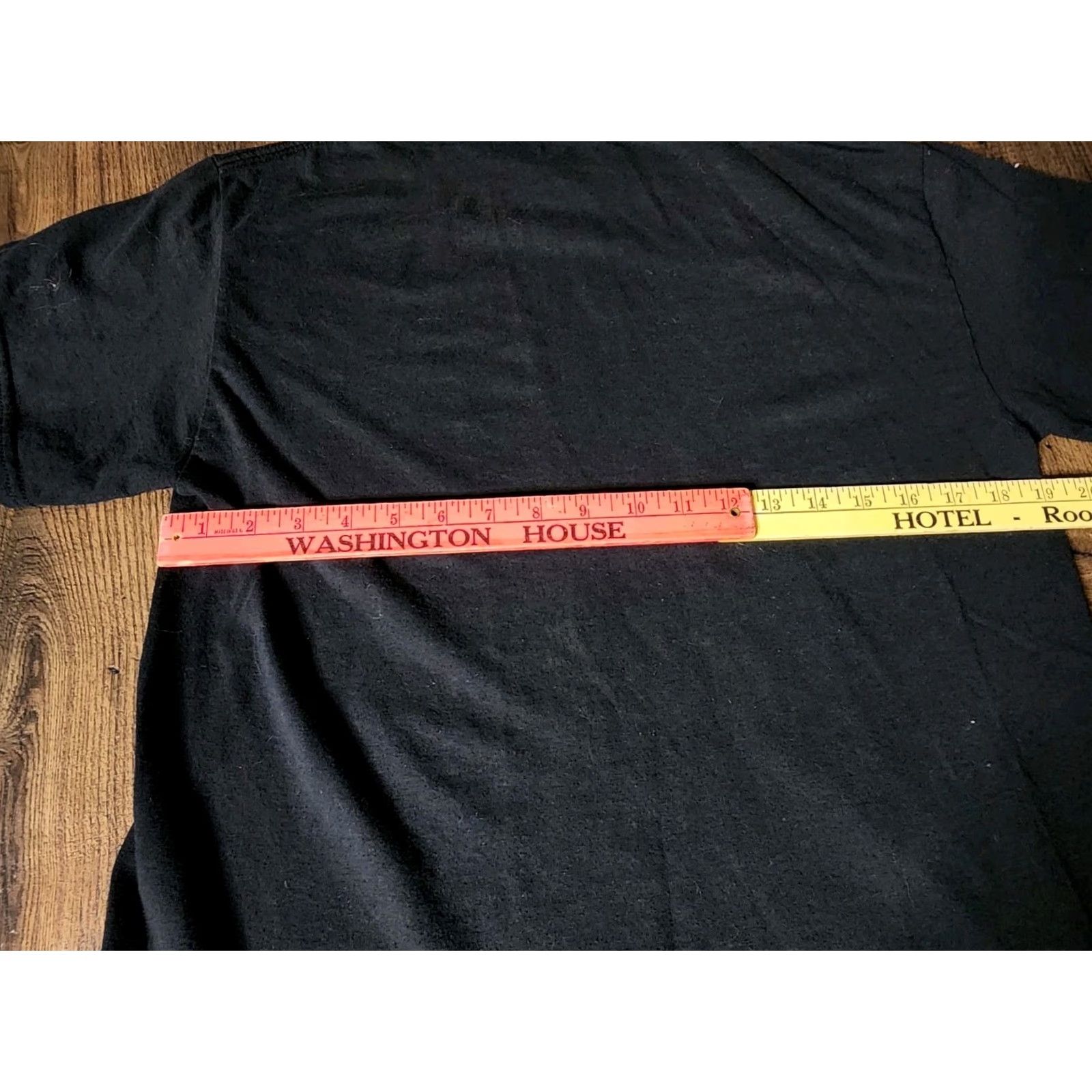 Gildan Mens M Gildan T-Shirt Black Crew Neck Distressed Portrait Memorial Christopher Boykin 90s 100 year house Mens Size US M / EU 48-50 / 2 - 3 Thumbnail