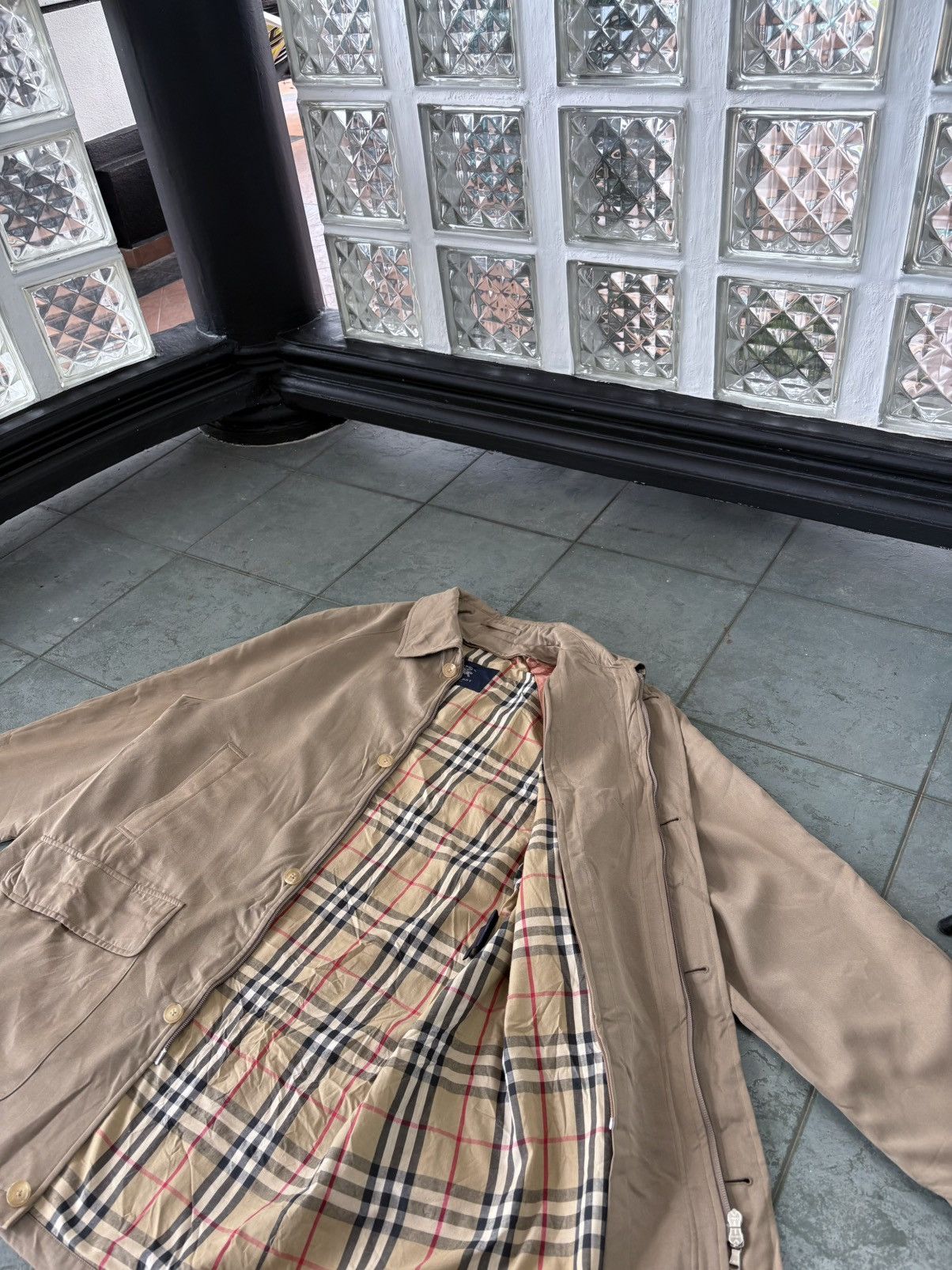 Burberry Vintage Burberry Nova Check Shorts Trench Coat Jacket Size US L / EU 52-54 / 3 - 2 Thumbnail