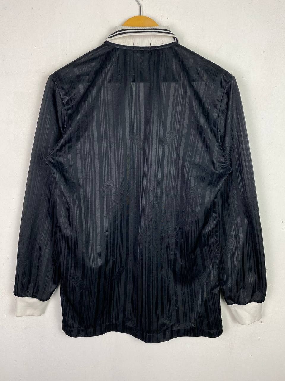 Asics vintage asics longsleeves referee jersey nice design Size US L / EU 52-54 / 3 - 7 Thumbnail