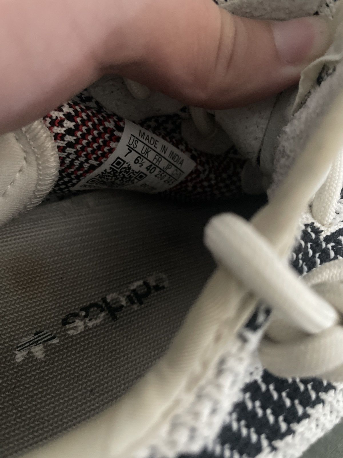 Yeezy Zebra yeezys Size US 7 / EU 40 - 4 Thumbnail