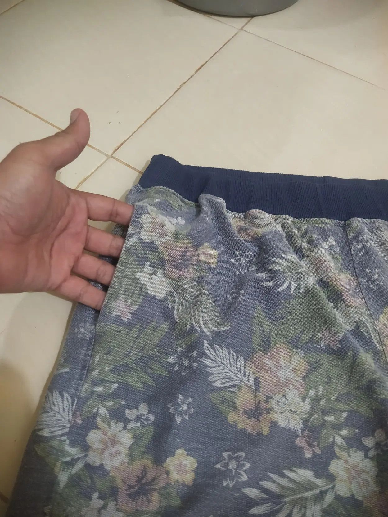 Japanese Brand Power to the people short pants floral Graphic Size US 32 / EU 48 - 3 Thumbnail