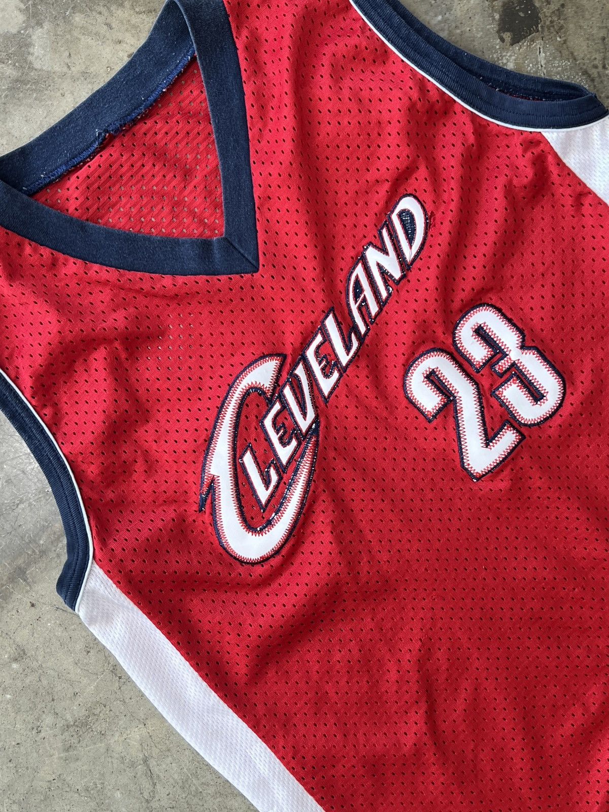NBA × Vintage Vintage Y2K NBA Cavs LeBron Boot Practice Jersey Medium Size US M / EU 48-50 / 2 - 1 Thumbnail