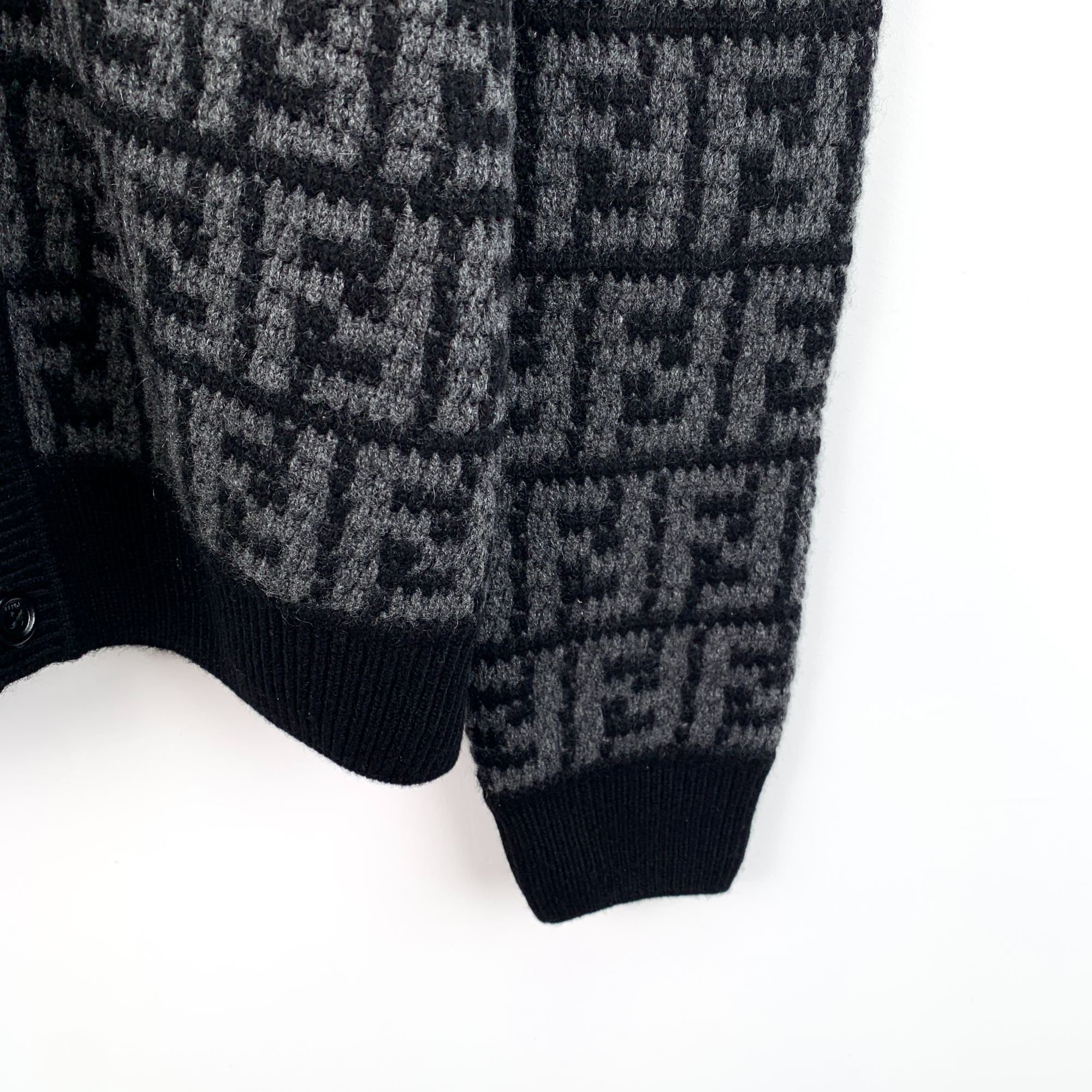 Fendi Fendi 2023 Black Cashmere V-Neck Single-Breasted Long-Sleeve Size US M / EU 48-50 / 2 - 4 Thumbnail