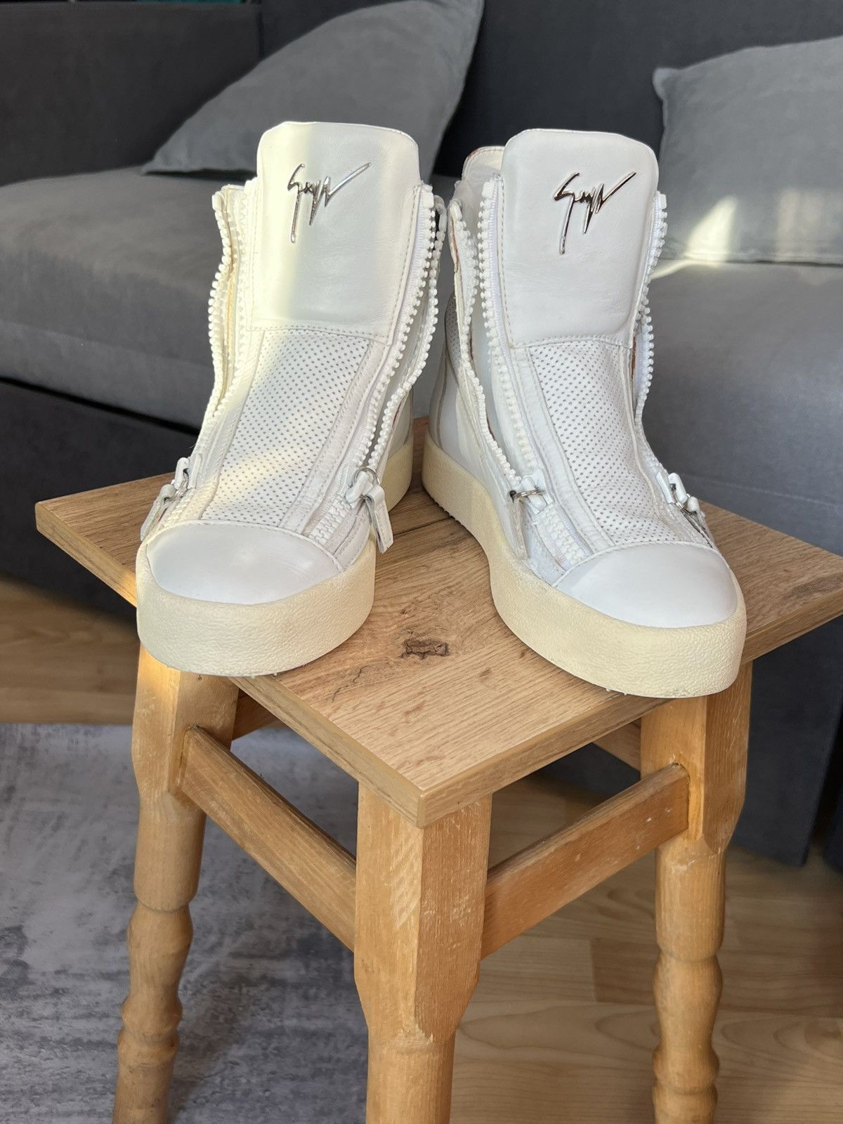 Giuseppe Zanotti Giuseppe Zanotti white hi top sneakers Size US 5.5 / EU 38 - 1 Thumbnail
