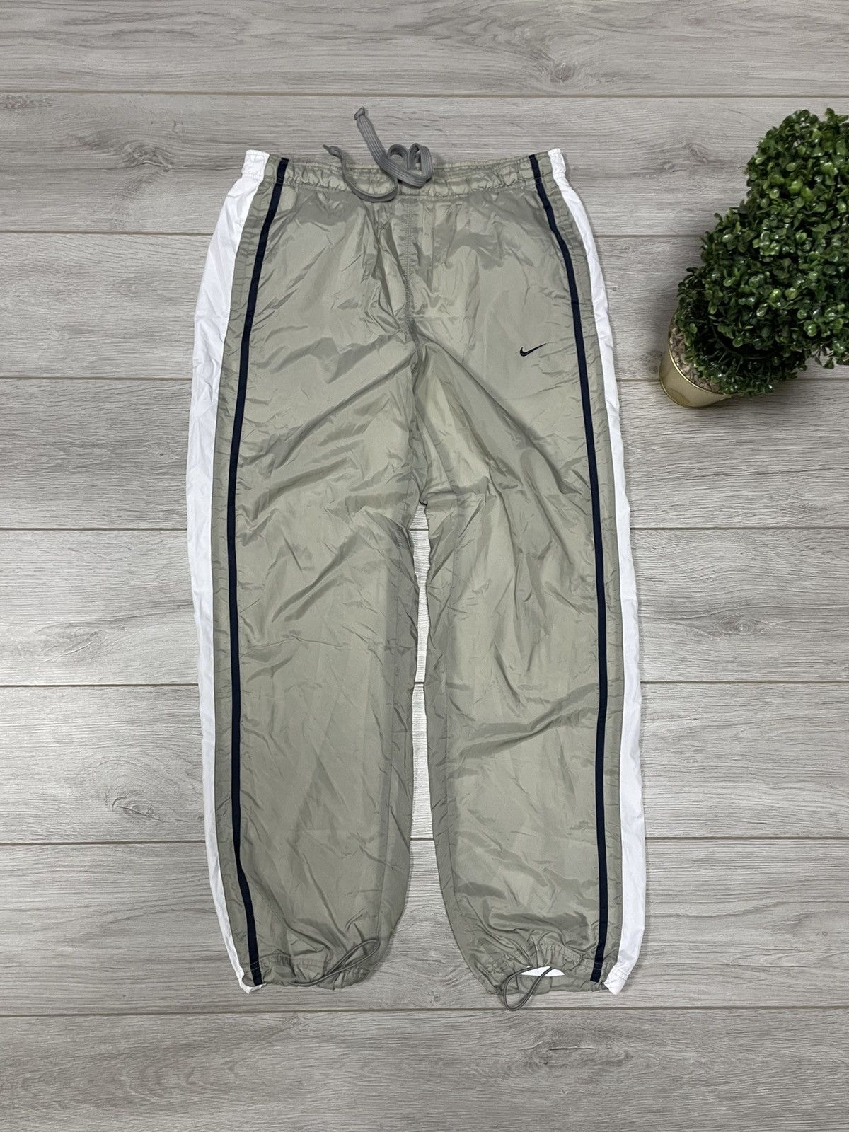 Nike Nike vintage parachute pants ninja stripes swoosh drill Size US 34 / EU 50 - 1 Thumbnail