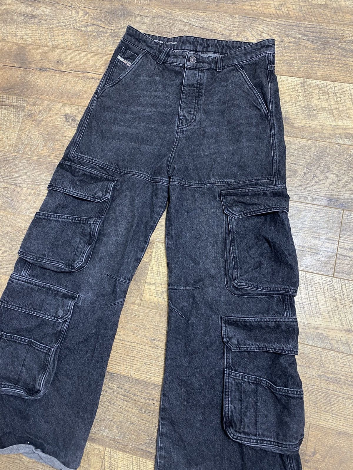 Diesel Diesel W27 Baggy Black Multi-Pocket Cargo Distressed Jeans Size US 32 / EU 48 - 2 Thumbnail