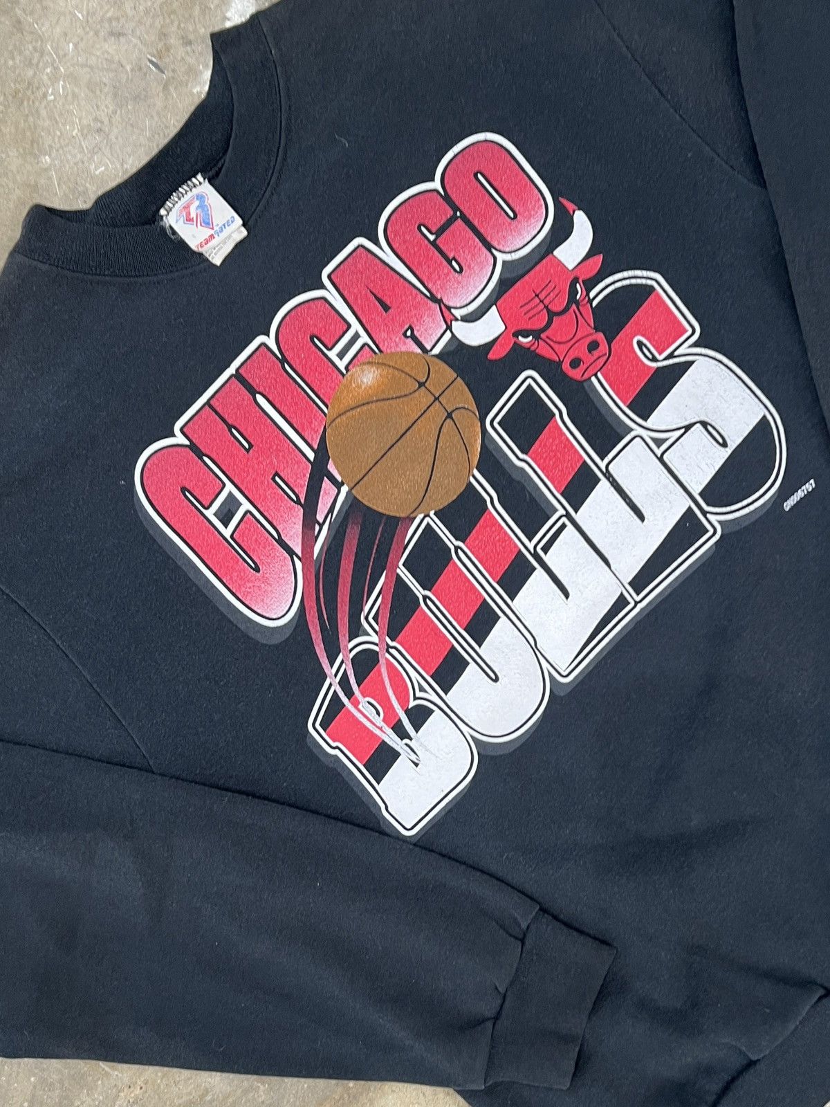 NBA × Vintage Vintage Chicago Bulls Basketball Gated Tag Crewneck Medium Size US M / EU 48-50 / 2 - 1 Thumbnail
