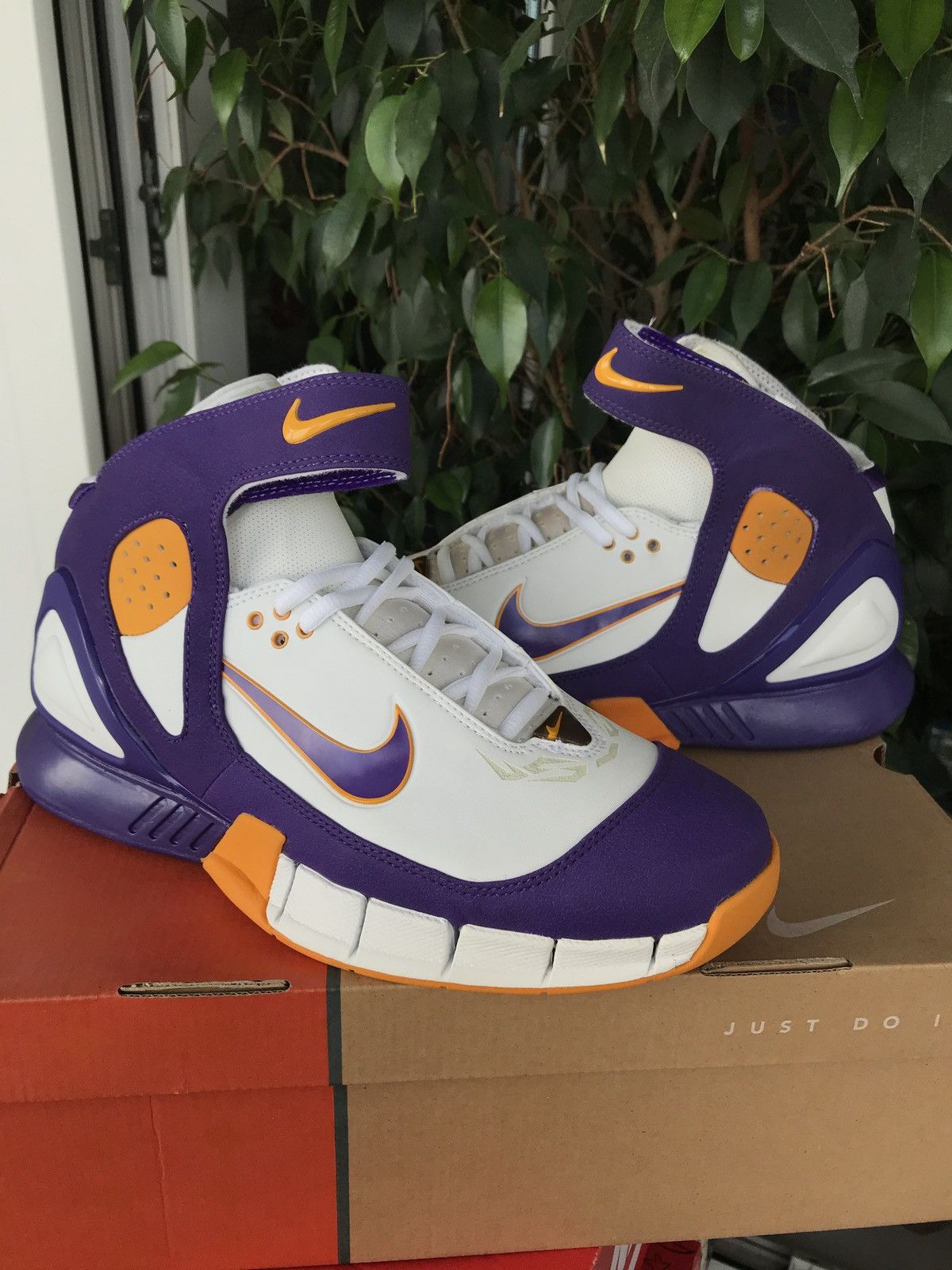 NBA Air Zoom Huarache 2K5 Lakers Kobe Bryant Lebron Jordan KD Size US 9 / EU 42 - 12 Thumbnail