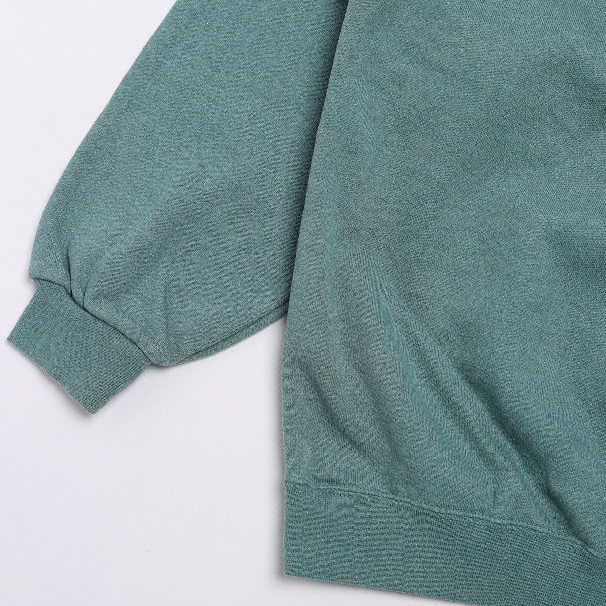 Nike Vintage Nike Embroidered Swoosh Logo Sweatshirt Size US L / EU 52-54 / 3 - 14 Thumbnail