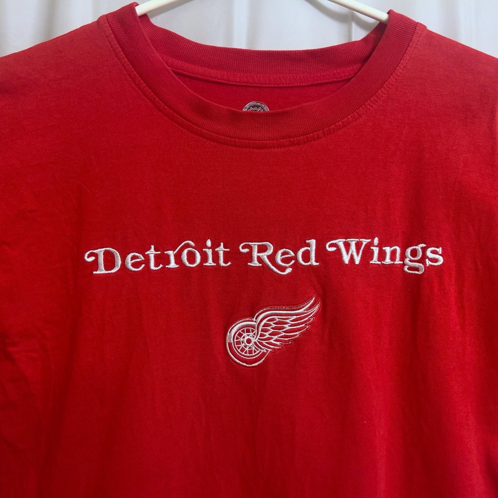 Designer NHL Detroit Red Wings Embroidered T-Shirt Men's Medium M Red Size ONE SIZE - 2 Thumbnail