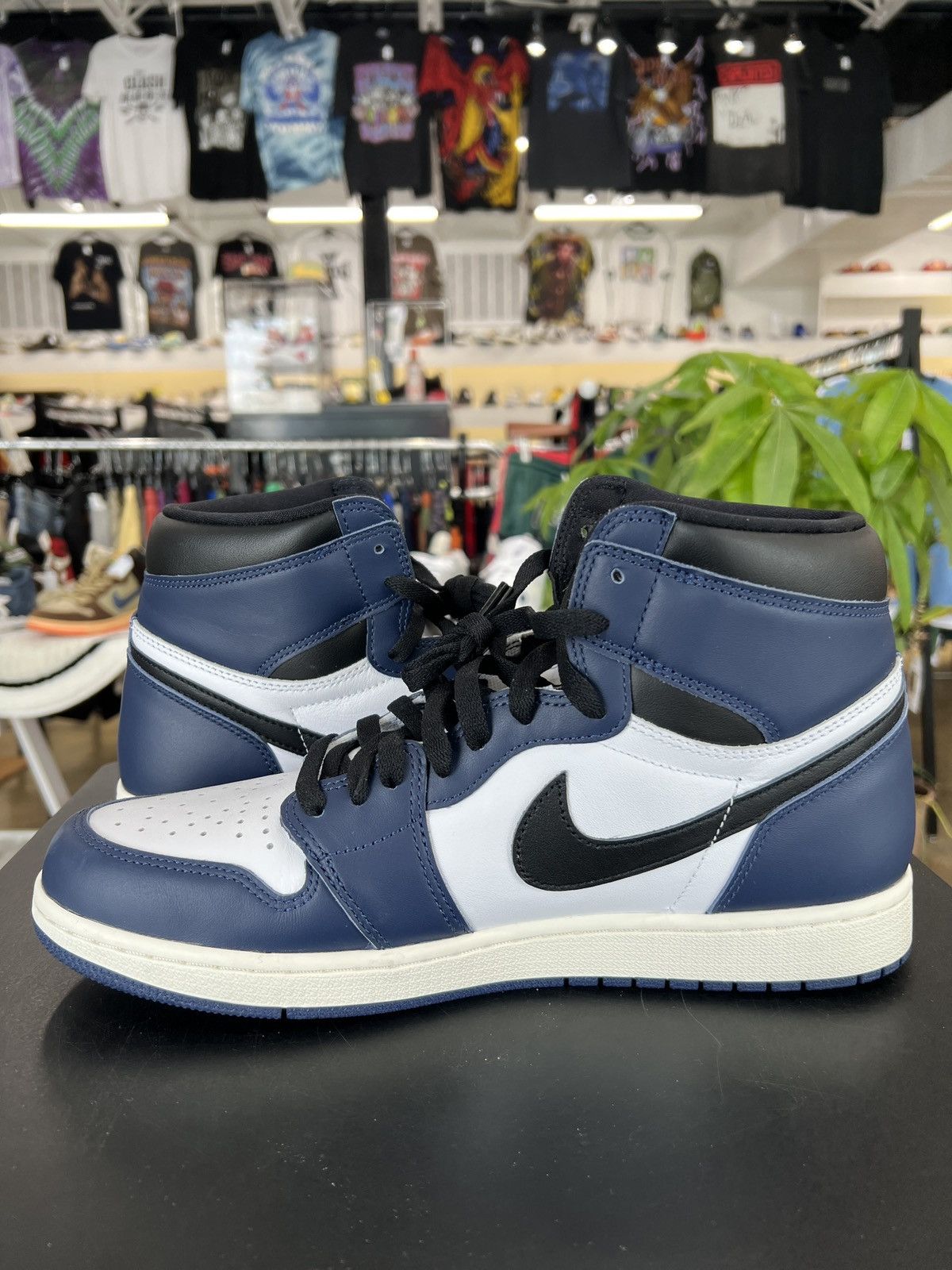 Jordan Brand Air Jordan 1 Midnight Navy Sz. 12.5 (2024) Size US 12.5 / EU 45-46 - 3 Thumbnail