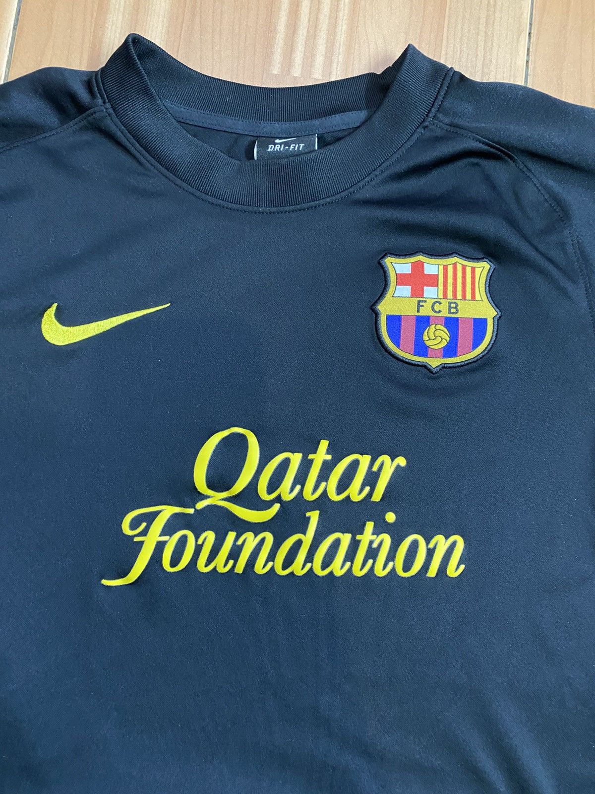 Nike Nike Barcelona 2011/12 Away Football Shirt Soccer Jersey Size US S / EU 44-46 / 1 - 3 Thumbnail