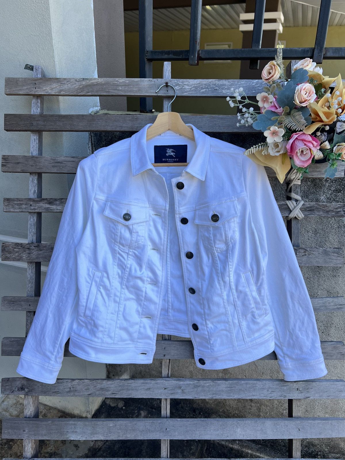 Burberry Vintage Burberry Denim Jeans Trucker Jacket Size M / US 6-8 / IT 42-44 - 1 Thumbnail