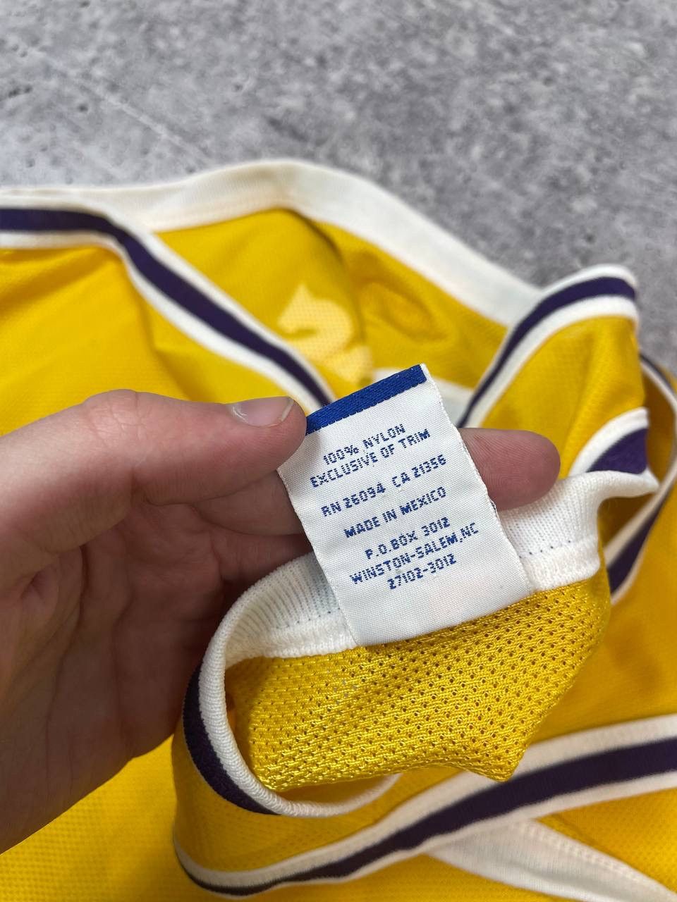 NBA Vintage Champion Lakers NBA Bryant Jersey Y2K Size US L / EU 52-54 / 3 - 8 Thumbnail