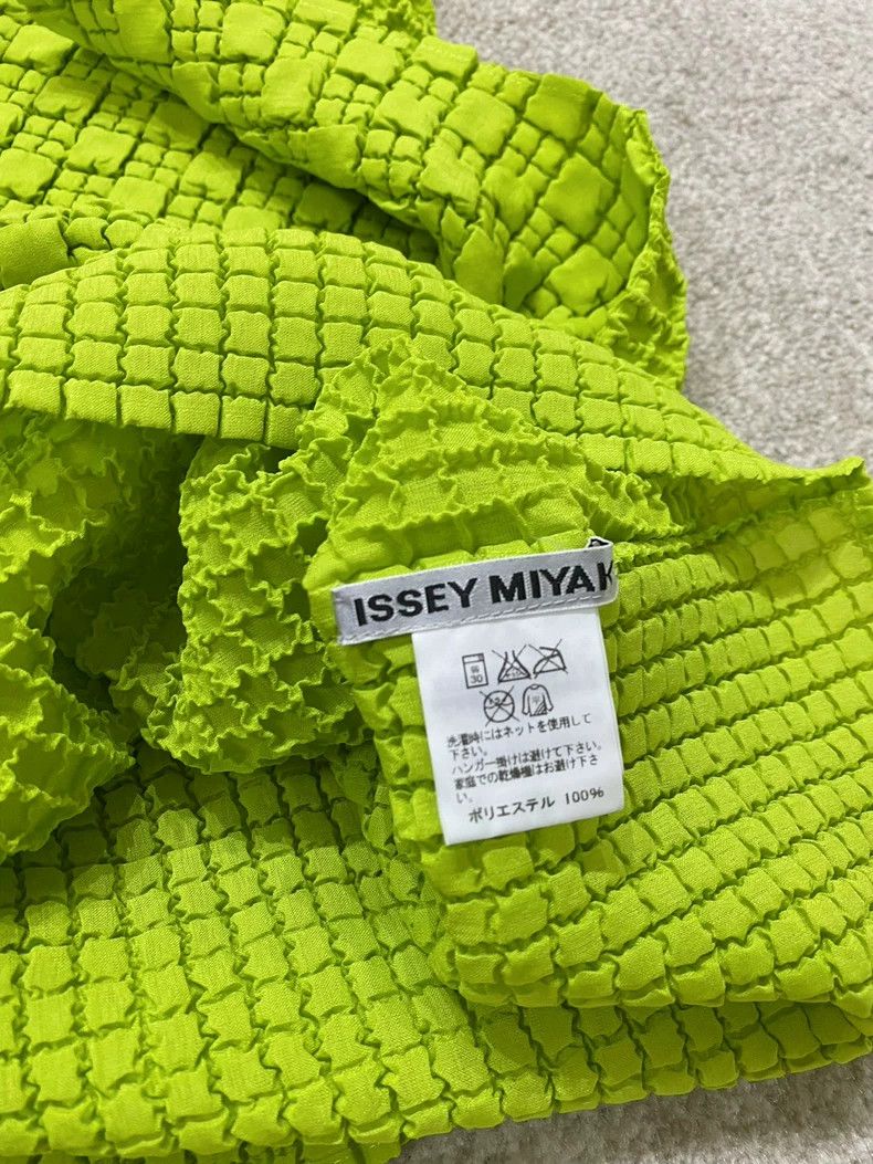 Issey Miyake Issey Miyake Main line: Avocado color concave-convex pleat Size S / US 4 / IT 40 - 5 Thumbnail