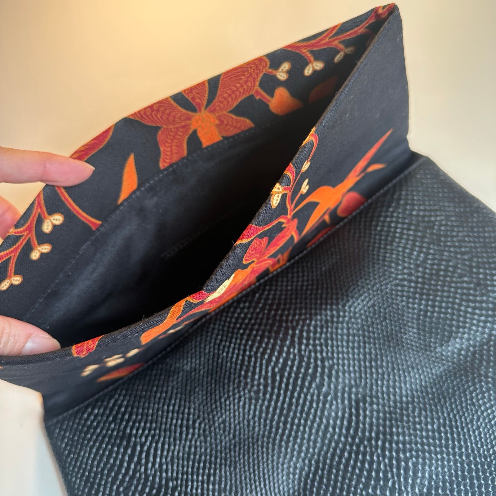Other Clutch Envelope Fold Over Genuine Leather Batik Print Lined Size ONE SIZE - 6 Thumbnail