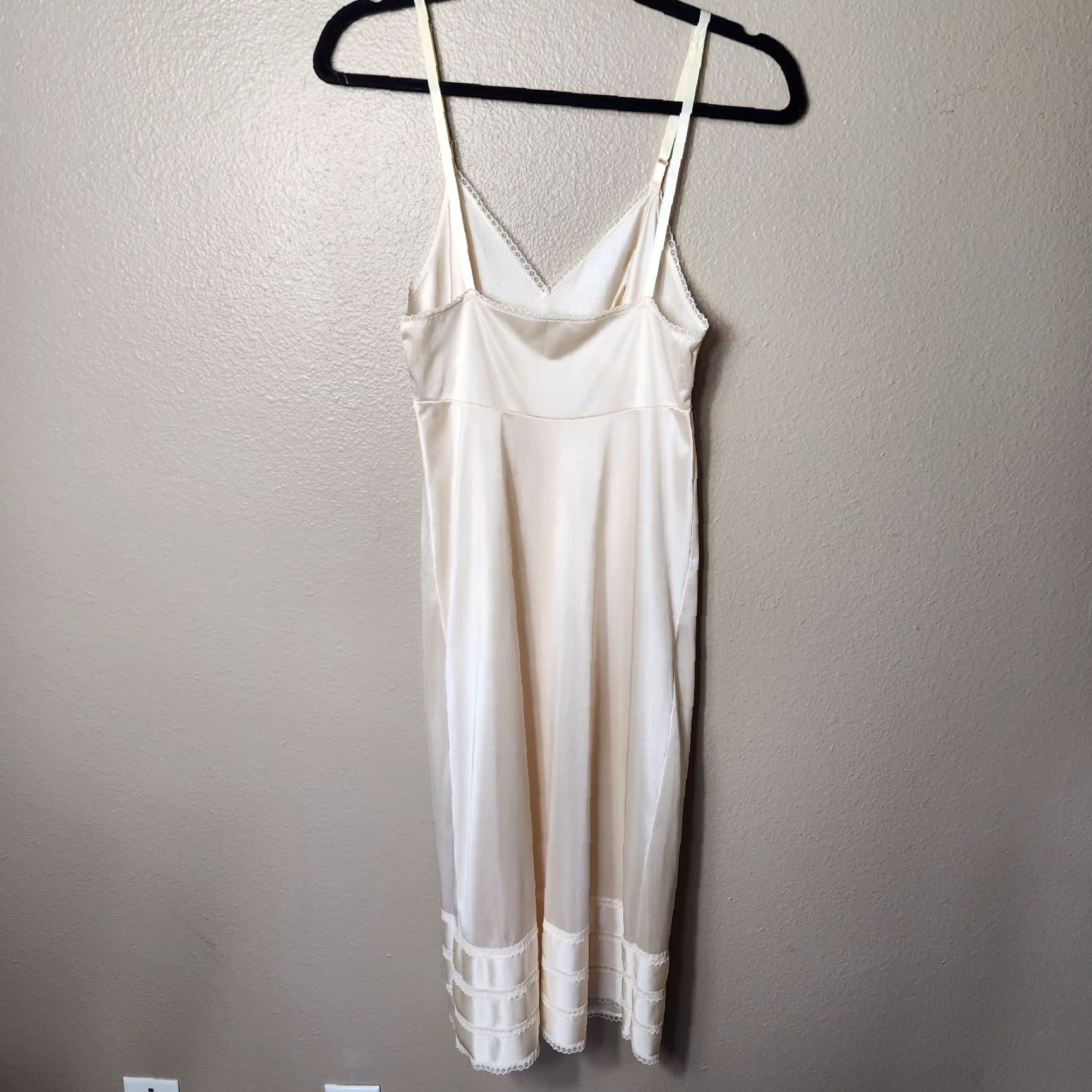 Vintage Lorraine Slip Dress Vintage Beige Satin Lace Tall/Small Size S / US 4 / IT 40 - 5 Thumbnail