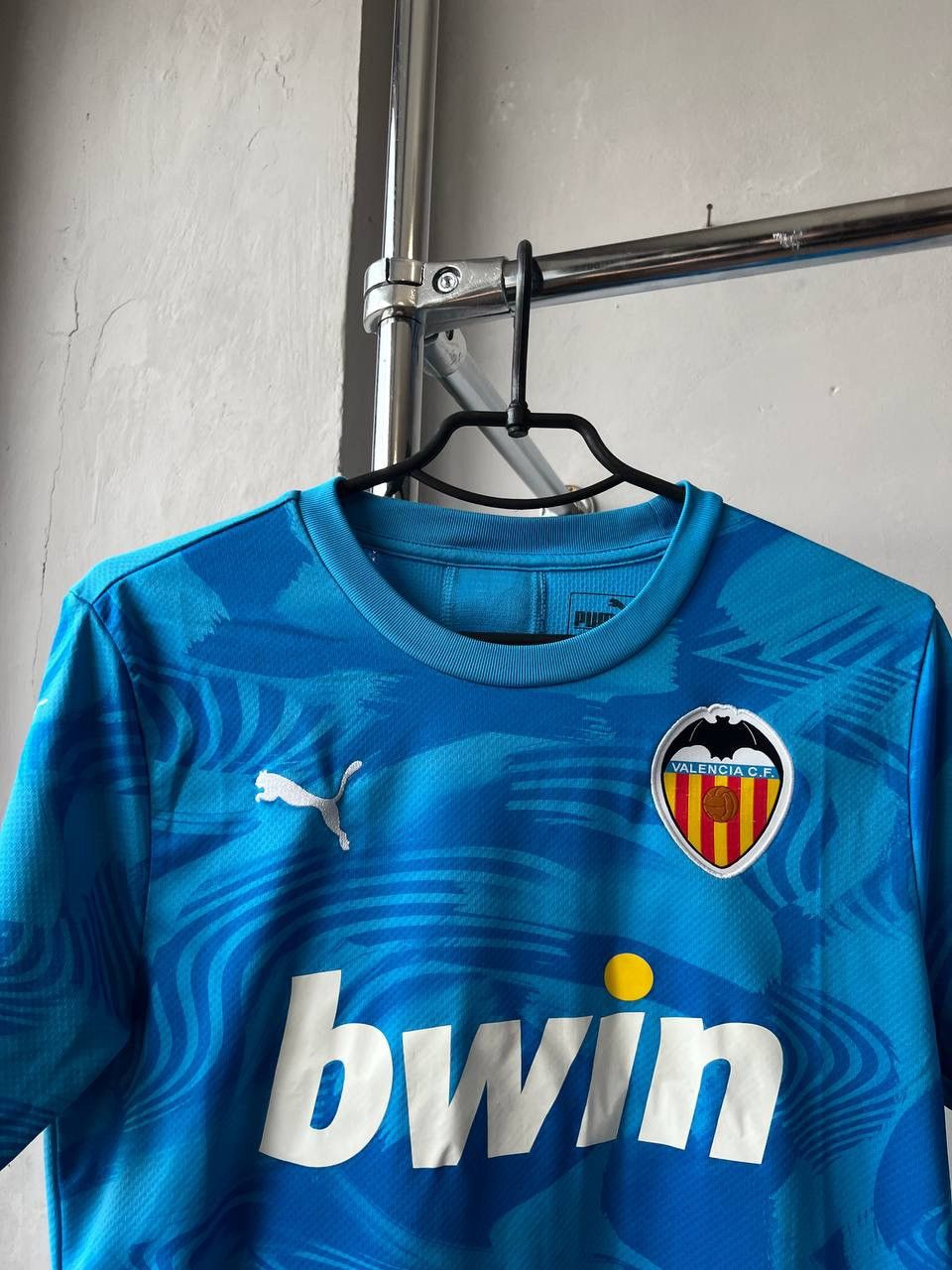 Puma 2019/20 VALENCIA CF THIRD SOCCER JERSEY FOOTBALL SHIRT SZ M Size US M / EU 48-50 / 2 - 3 Thumbnail