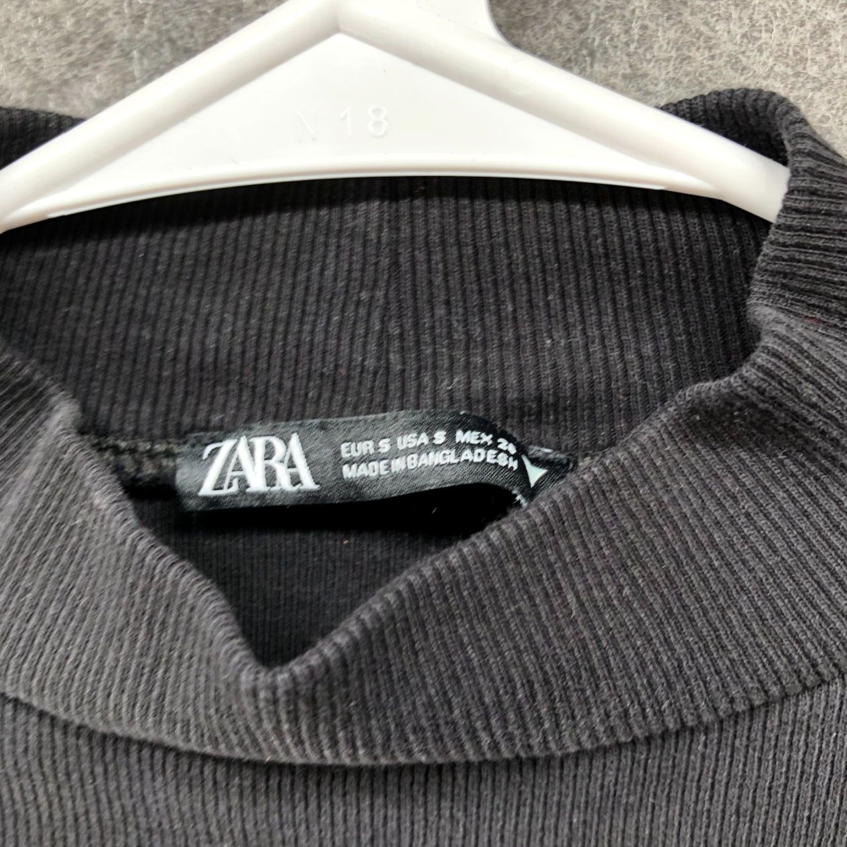 Zara Zara Mock Neck T Shirt Womens S Black Ribbed Cropped Fitted Cotton Blend Knit Short Sleeve Spain Vintage? No. (Remove N/A) Size S / US 4 / IT 40 - 5 Thumbnail