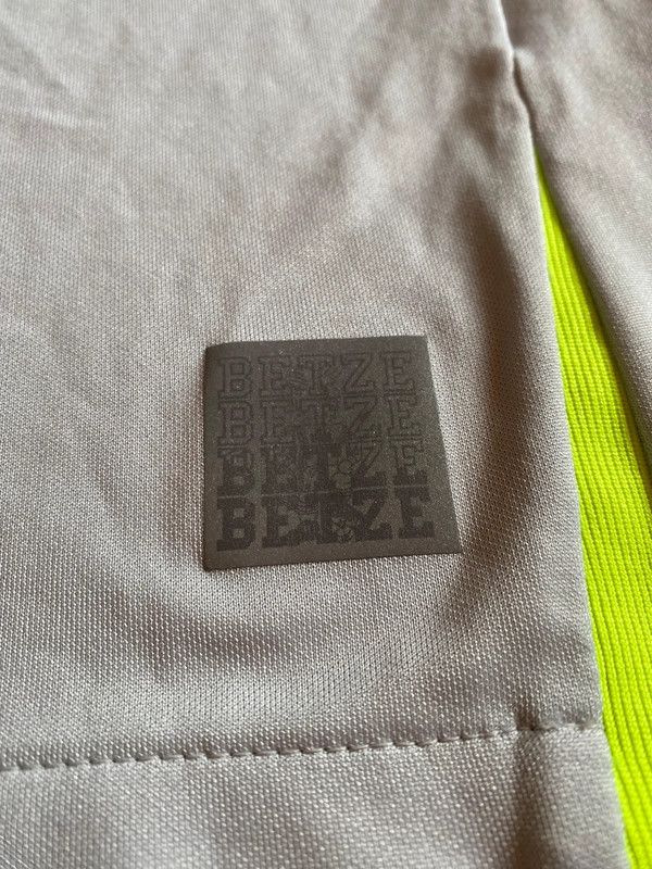 Nike Football shirt Kaiserslautern Size US XXL / EU 58 / 5 - 9 Thumbnail