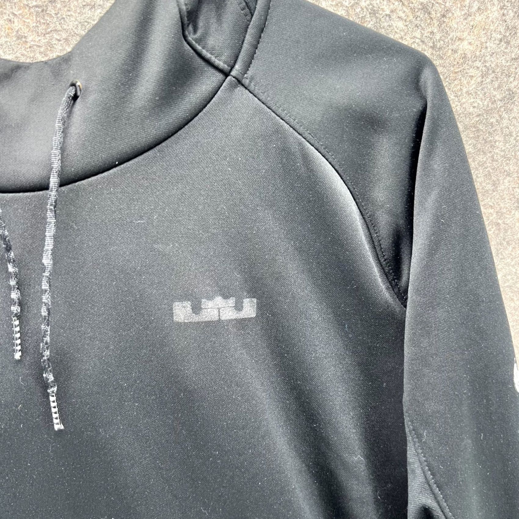 Nike VINTAGE Nike Hoodie Mens Large Black Pullover Athletic Wear Lebron James Therma Fit Size US L / EU 52-54 / 3 - 5 Thumbnail