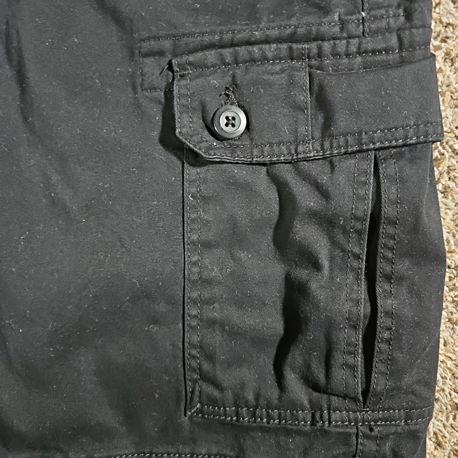 St. Johns Bay St Johns Bay Sz 40 Black Cargo Shorts Size US 40 / EU 56 - 2 Thumbnail