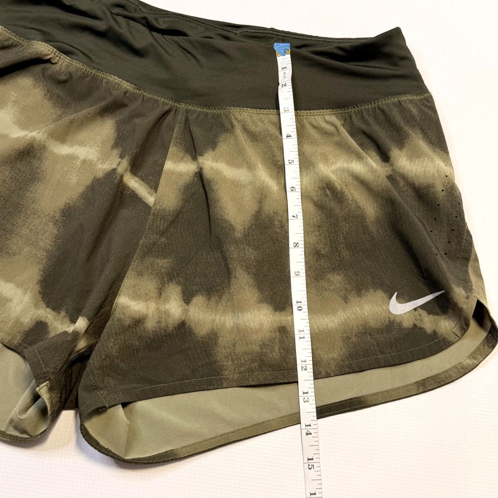 Nike Nike Womens XL Green Batik Dri-FIT Lined 3.5 Inch Running Gym Athletic Shorts Size 40" / US 18 - 6 Thumbnail