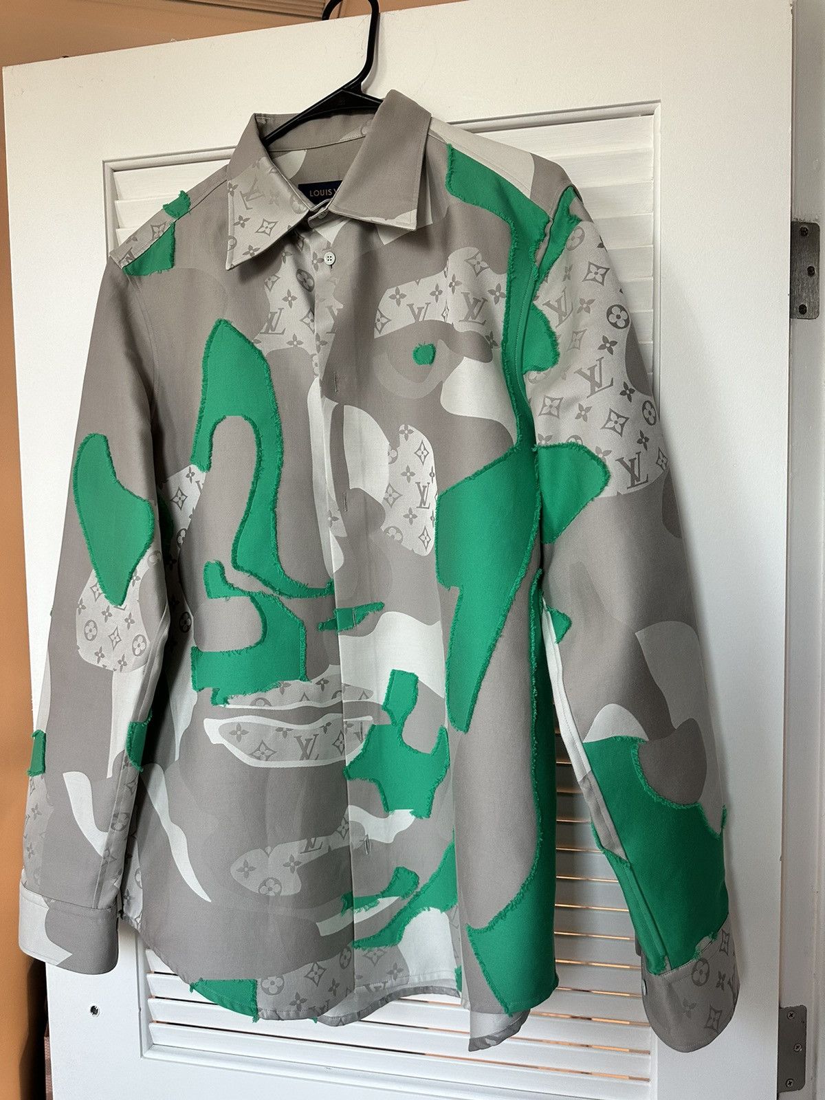 Louis Vuitton Louis Vuitton Long Sleeve Monogram Graphic Print Shirt Size US L / EU 52-54 / 3 - 4 Thumbnail