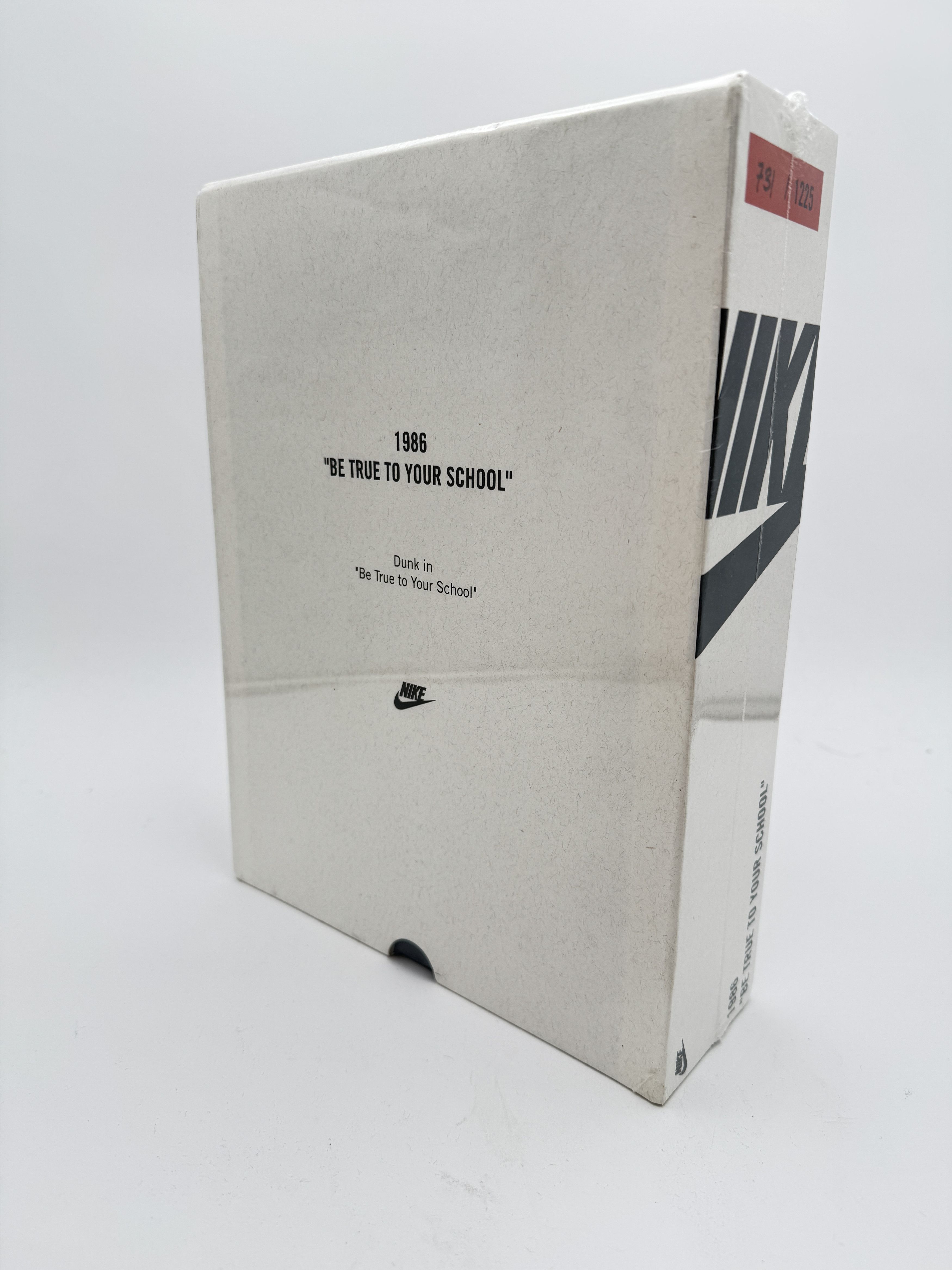 Nike Nike Vintage Ad Be True to Your School Dunk 500 Piece Puzzle Size ONE SIZE - 3 Thumbnail