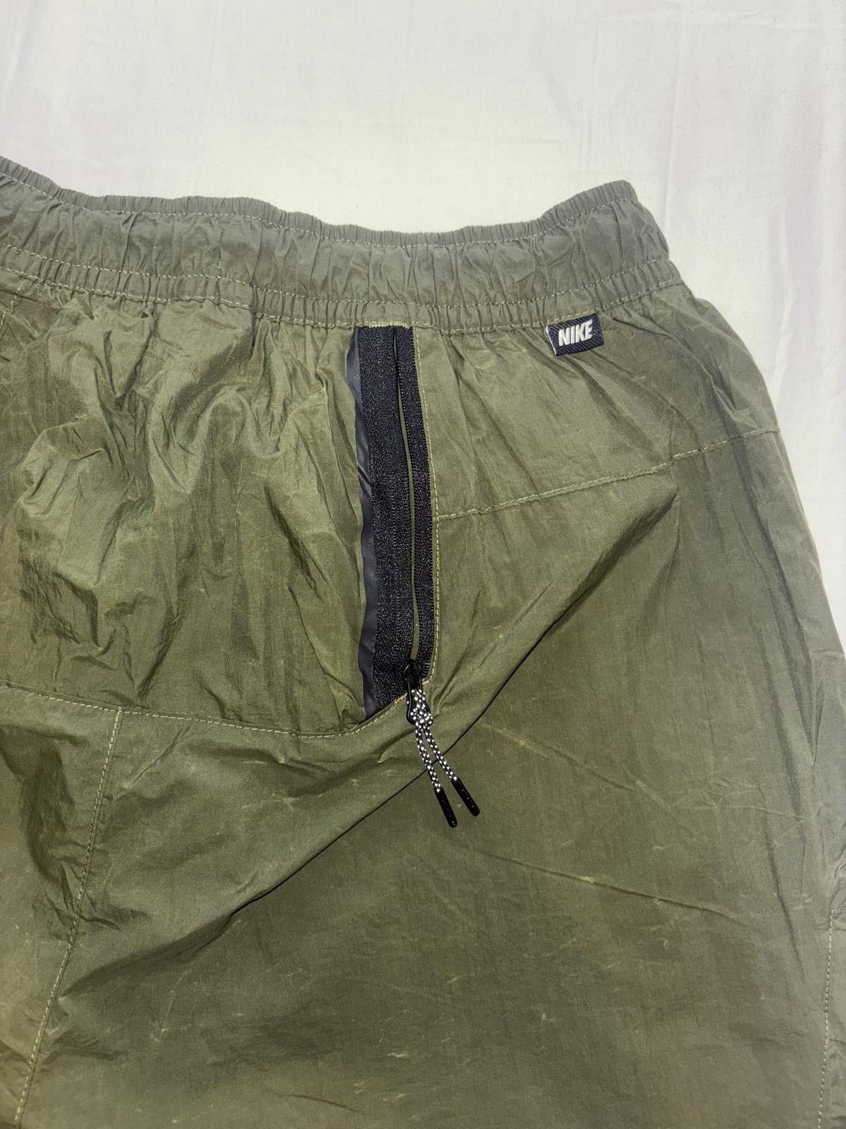 Nike Nike Men's Lightweight Athletic Shorts - Olive Green Size US 30 / EU 46 - 6 Thumbnail