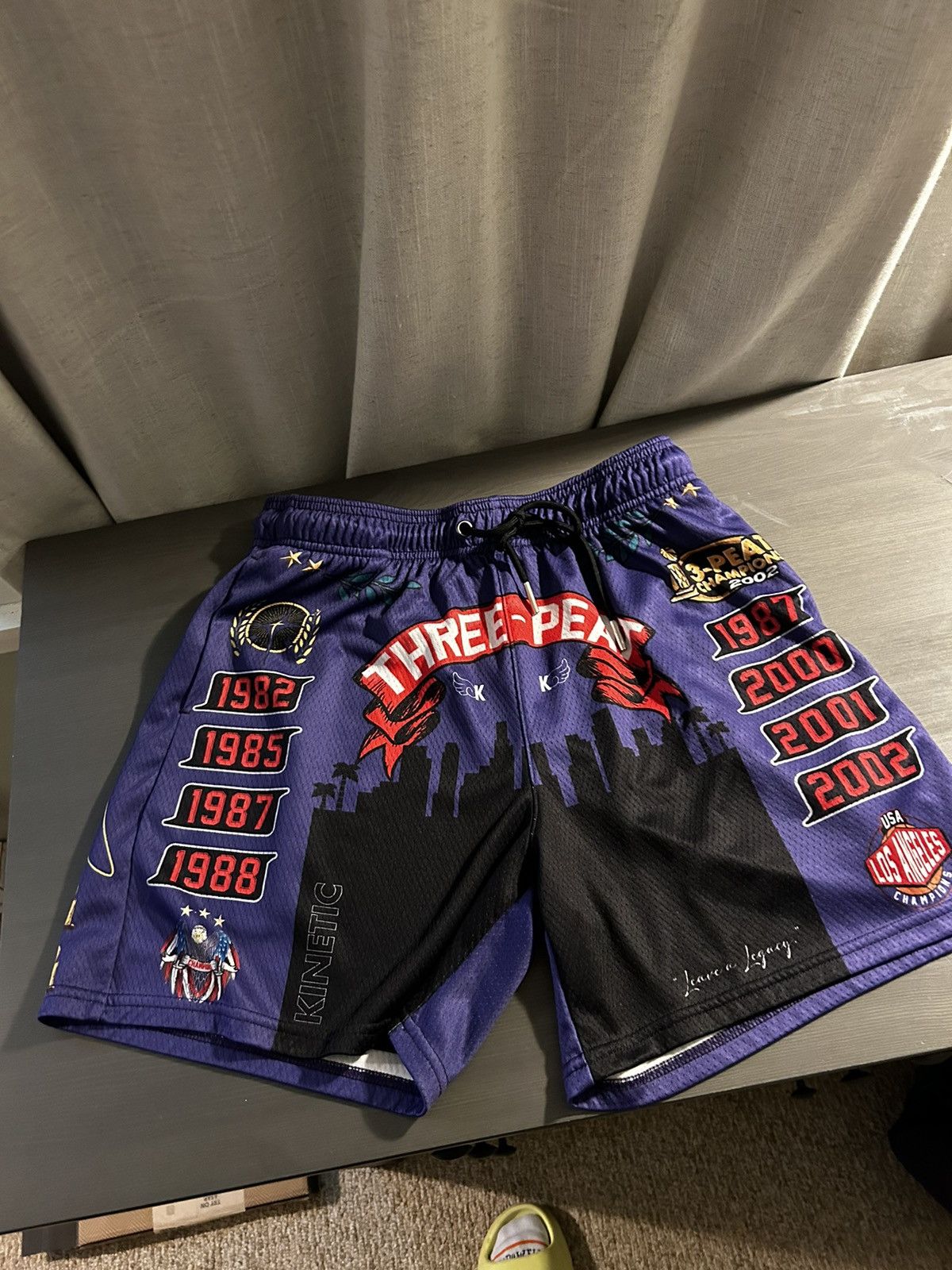 Vintage Lakers “Three Peat” Shorts Size US 32 / EU 48 - 1 Thumbnail