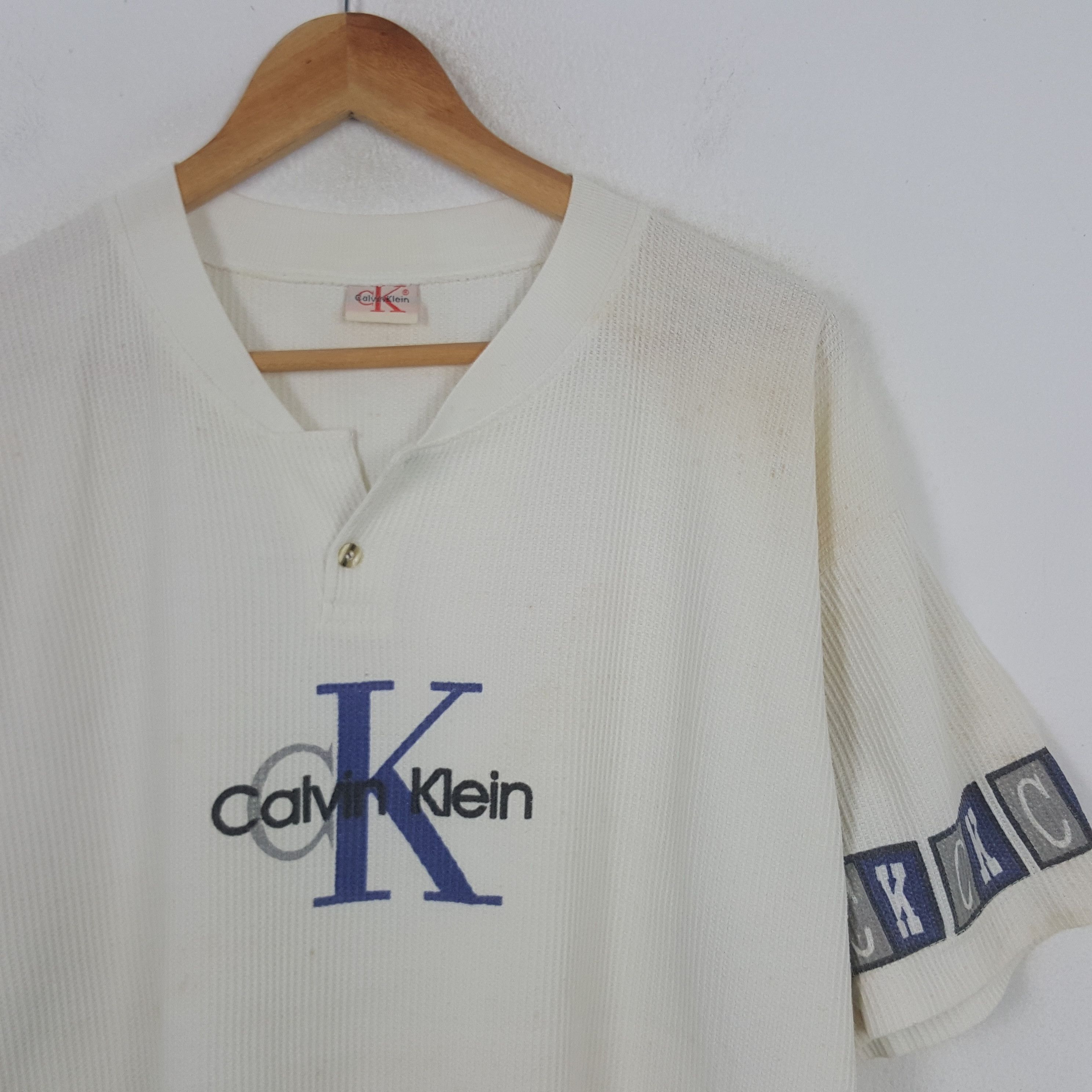 Calvin Klein Vintage Calvin Klein American Brand Tshirt RR4 Size US XL / EU 56 / 4 - 2 Thumbnail