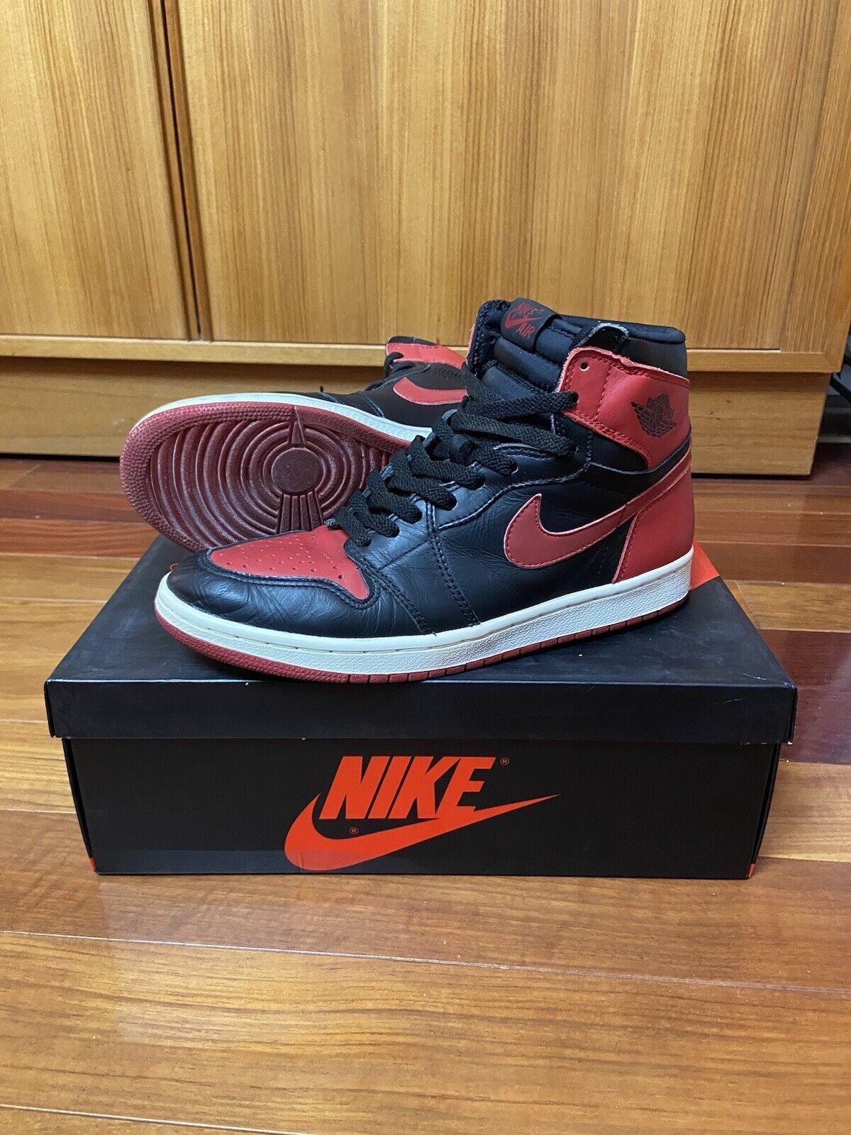 image of Jordan Nike Air Jordan 1 Retro Bred 1994 OG Aj1 Vintage Chicago Shoes in Black/Red, Men's (Size 10)