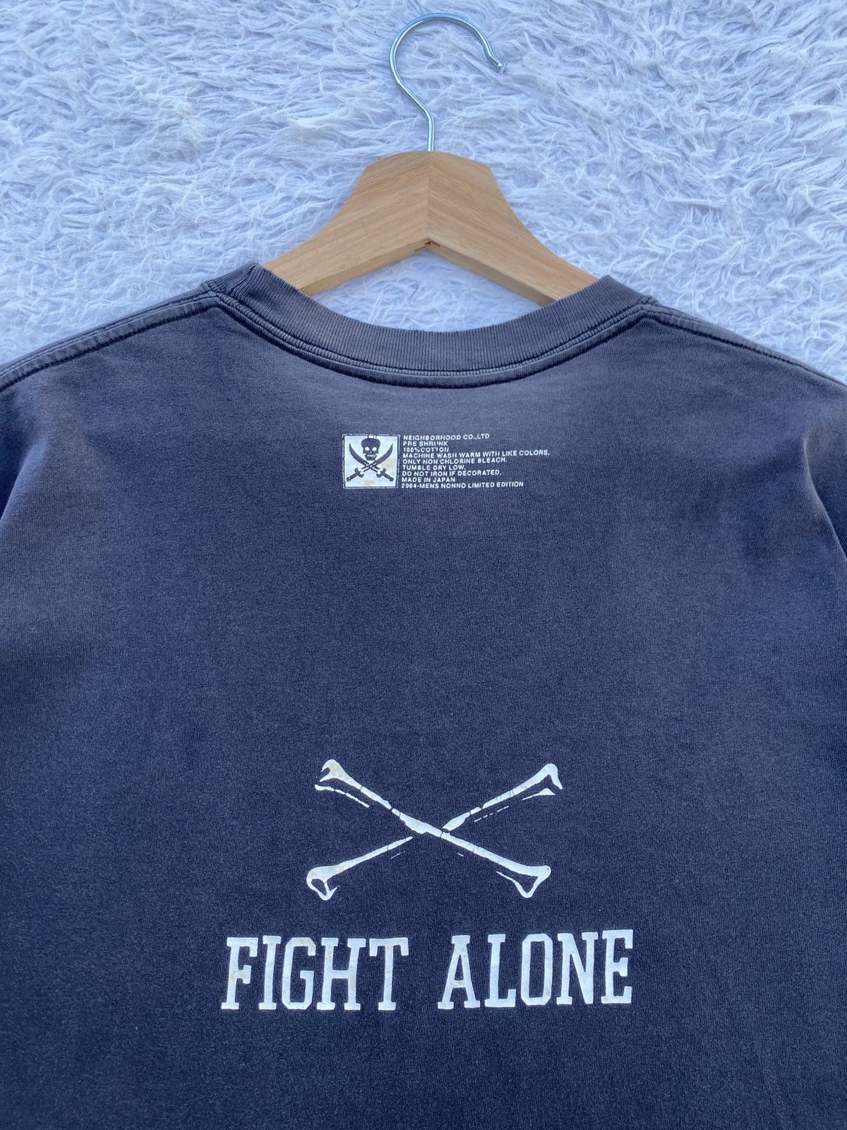 Neighborhood Rare Vintage 2004 Neighborhood "Fight Alone" Tshirt Size US L / EU 52-54 / 3 - 17 Thumbnail