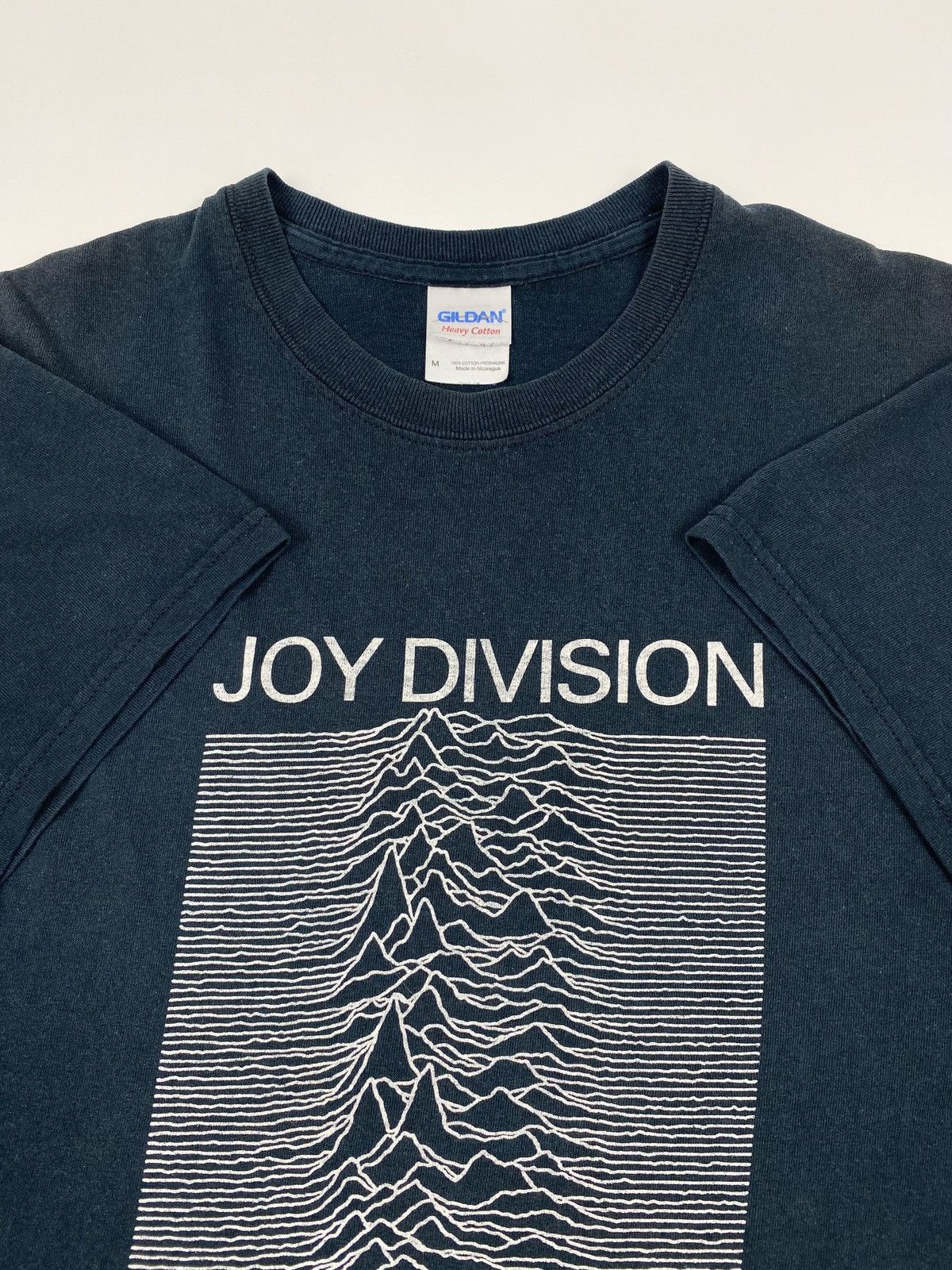 Band Tees Y2K Vintage Joy Division Unknown Pleasures Album Graphic Tee Size US M / EU 48-50 / 2 - 2 Thumbnail
